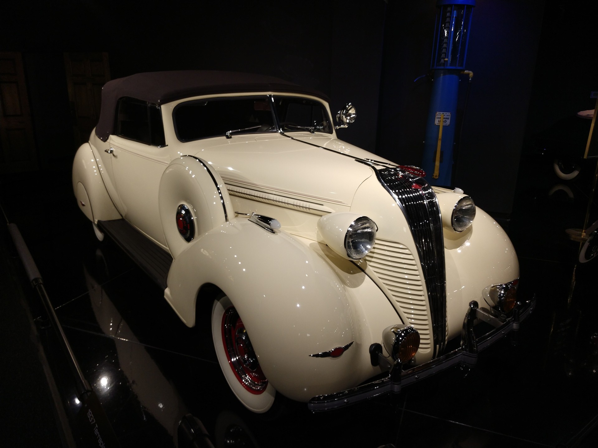 Gateway Auto Museum-11 Road Trip: Gateway Auto Museum Is A Tribute To American Luxury And Performance