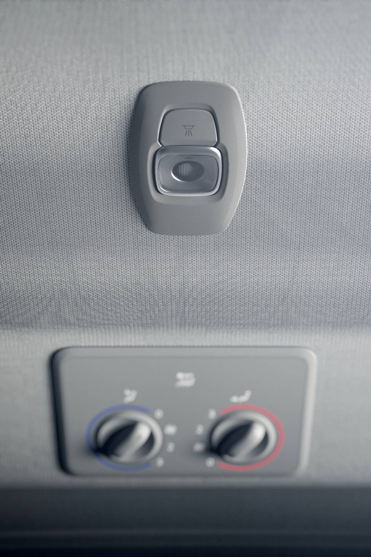 2019MY Renault Trafic SpaceClass facelift 2 Restyled Renault Master And Trafic Get New Faces, Updated Engines And New Tech