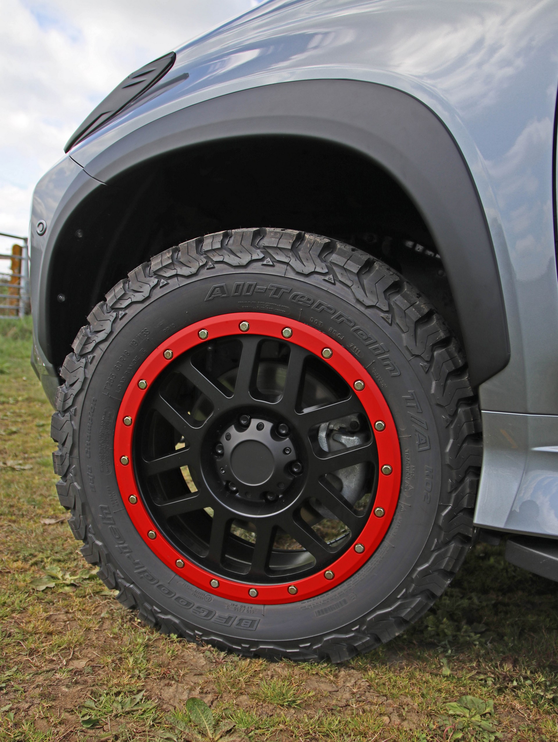 Mitsubishi Outlander Shogun Sport SVP Concept-4 Mitsubishi Shogun Sport SVP Concept Looks Ready To Tackle The Trails