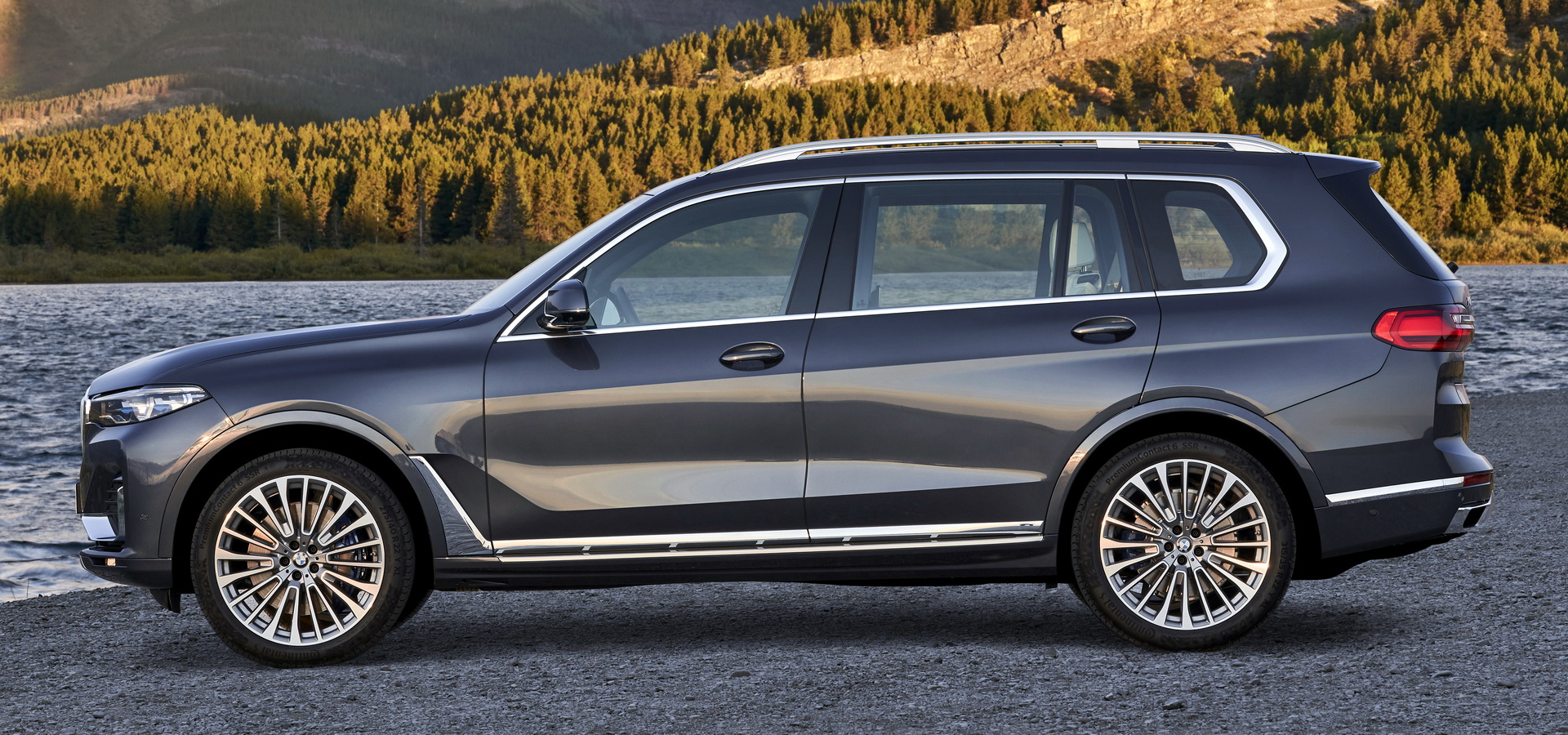 Does This Screen Logo Prove BMW Is Working On A V12-Powered X7 M60i?