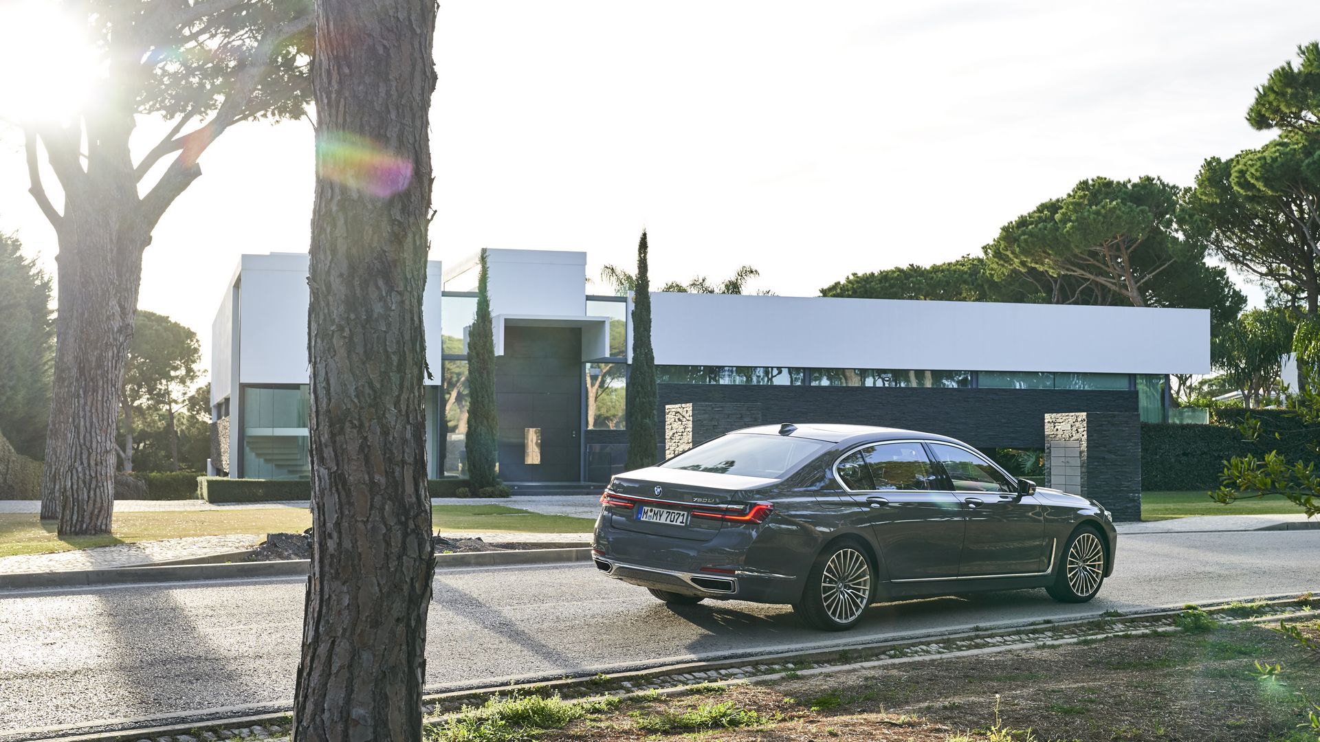 BMW-7-Series-138 BMW Throws 171 Images Of The 7-Series Hoping We’ll Get Used To Its New Face