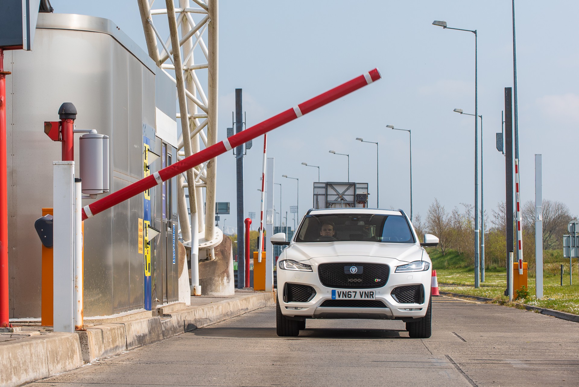 JLR Smart Wallet-3 Jaguar Land Rover Wants To Pay You For Reporting Traffic Jams And Potholes