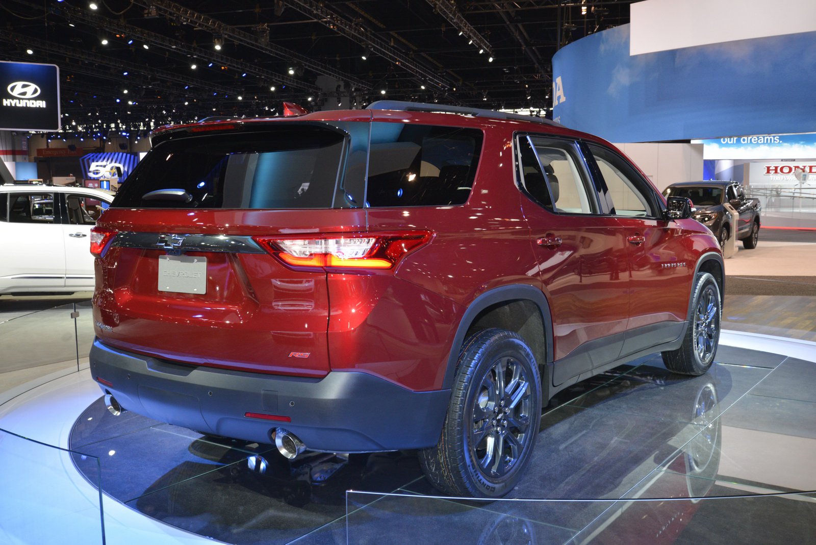 2018 Chevrolet Traverse RS 3 2019 Chevrolet Traverse Ditches 2.0L Turbo-Four, V6 Now Only Engine Choice