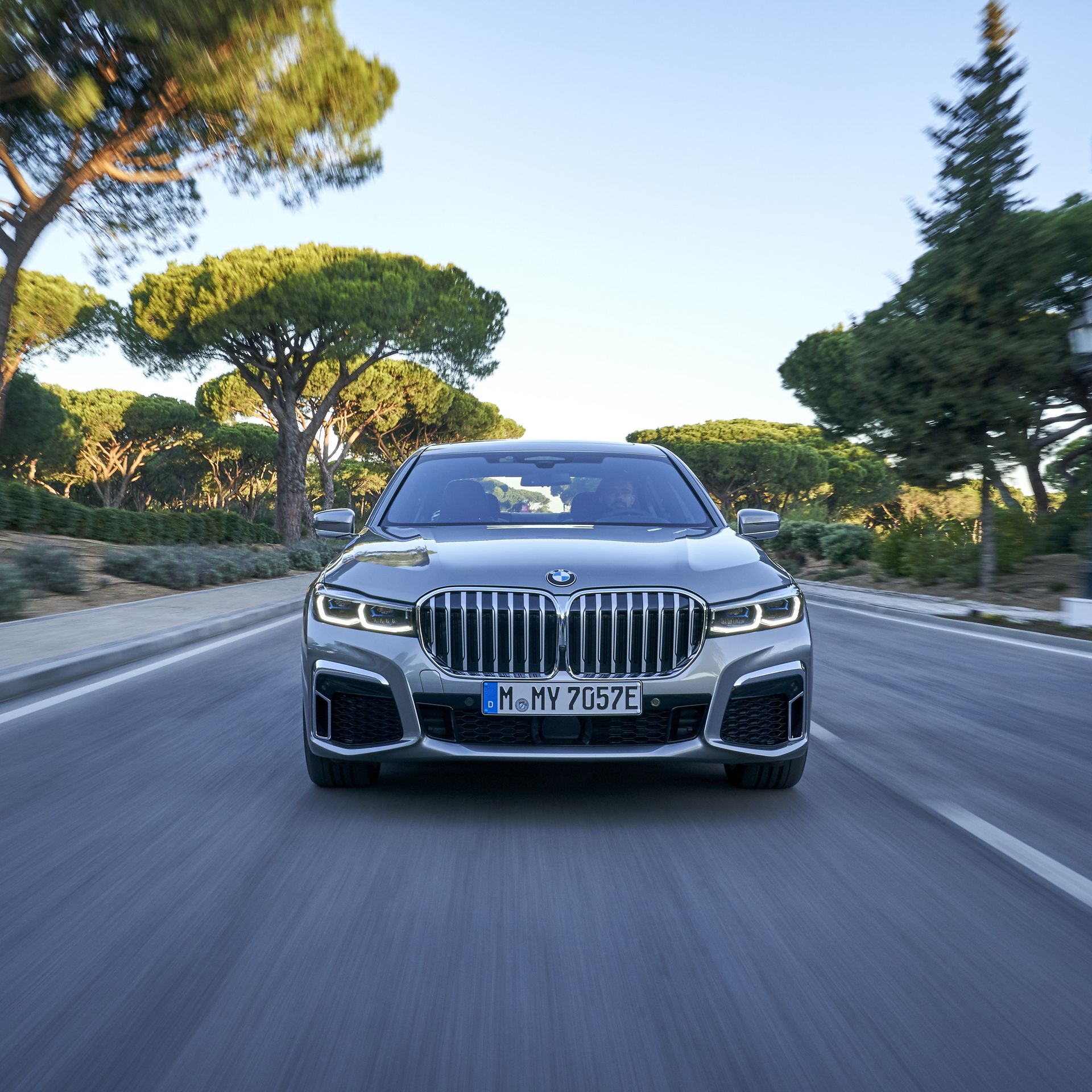 BMW-7-Series-121 BMW Throws 171 Images Of The 7-Series Hoping We’ll Get Used To Its New Face