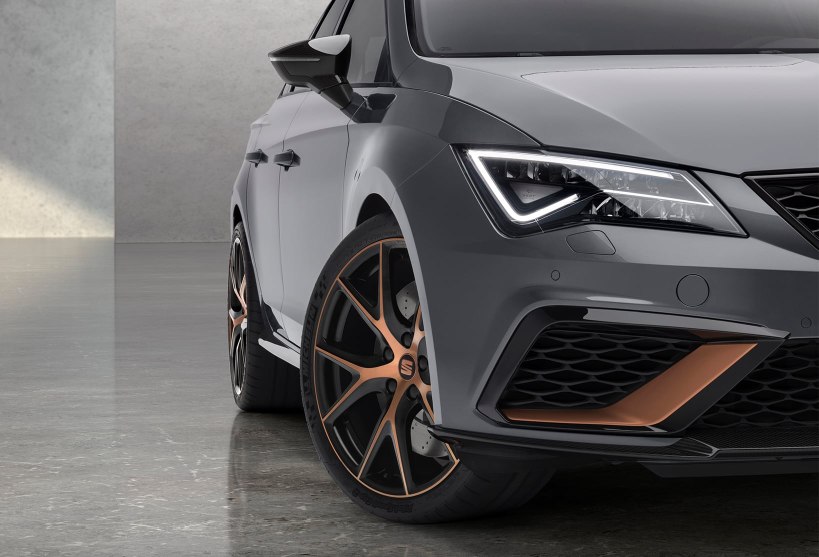 Cupra-Leon-Hybrid-2 New Cupra Leon Coming In 2020 With 242 HP, Plug-In Hybrid Power