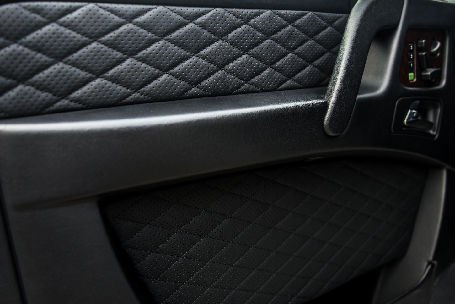 2002 mercedes g-class kahn tuning 10 Kahn’s 2002 Mercedes G-Class Could Be Yours For A Third Of The Price Of The New One