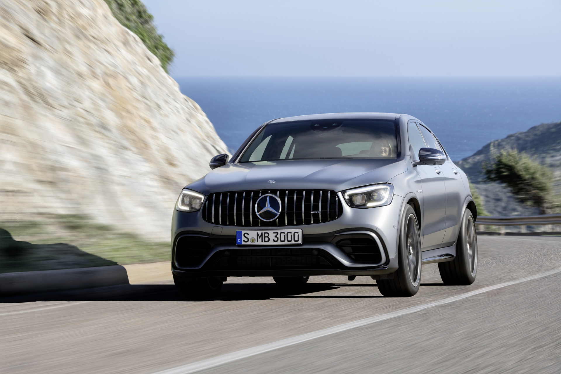 Facelifted Mercedes Amg Glc 63 Glc 63 Coupe Promise Sharper Handling Carscoops