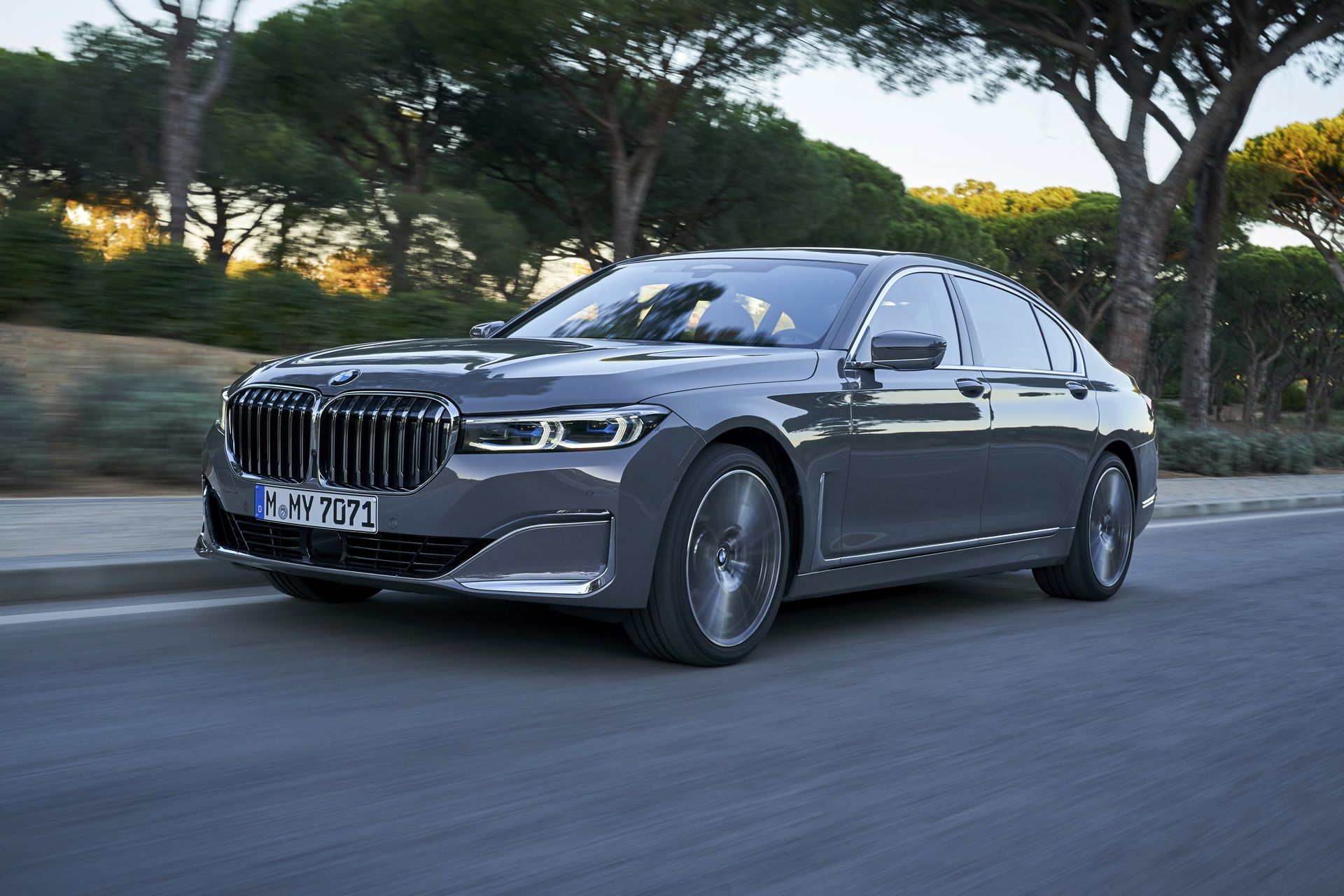 BMW-7-Series-85 BMW Throws 171 Images Of The 7-Series Hoping We’ll Get Used To Its New Face