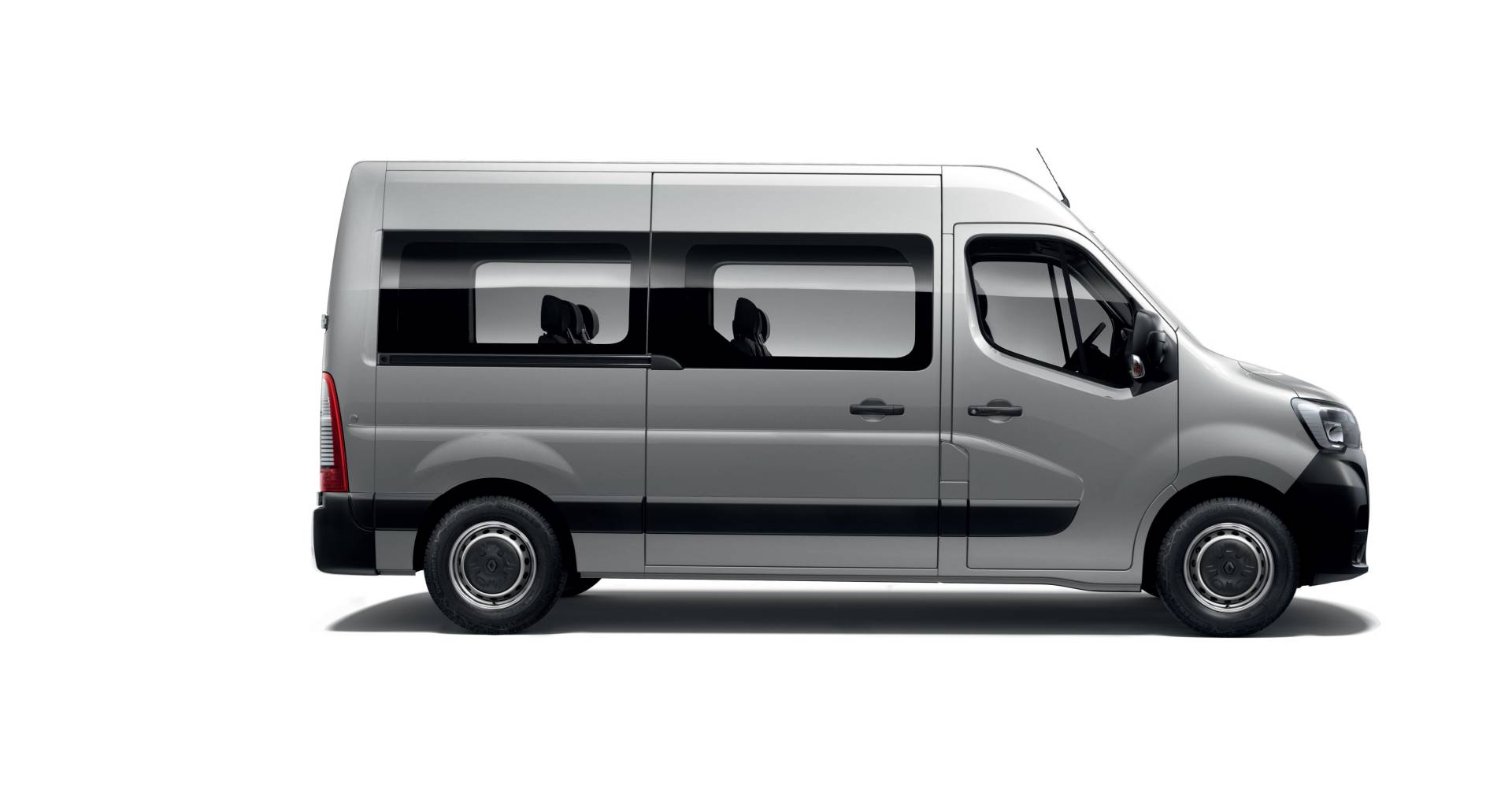 2019MY Renault Master van facelift 18 Restyled Renault Master And Trafic Get New Faces, Updated Engines And New Tech