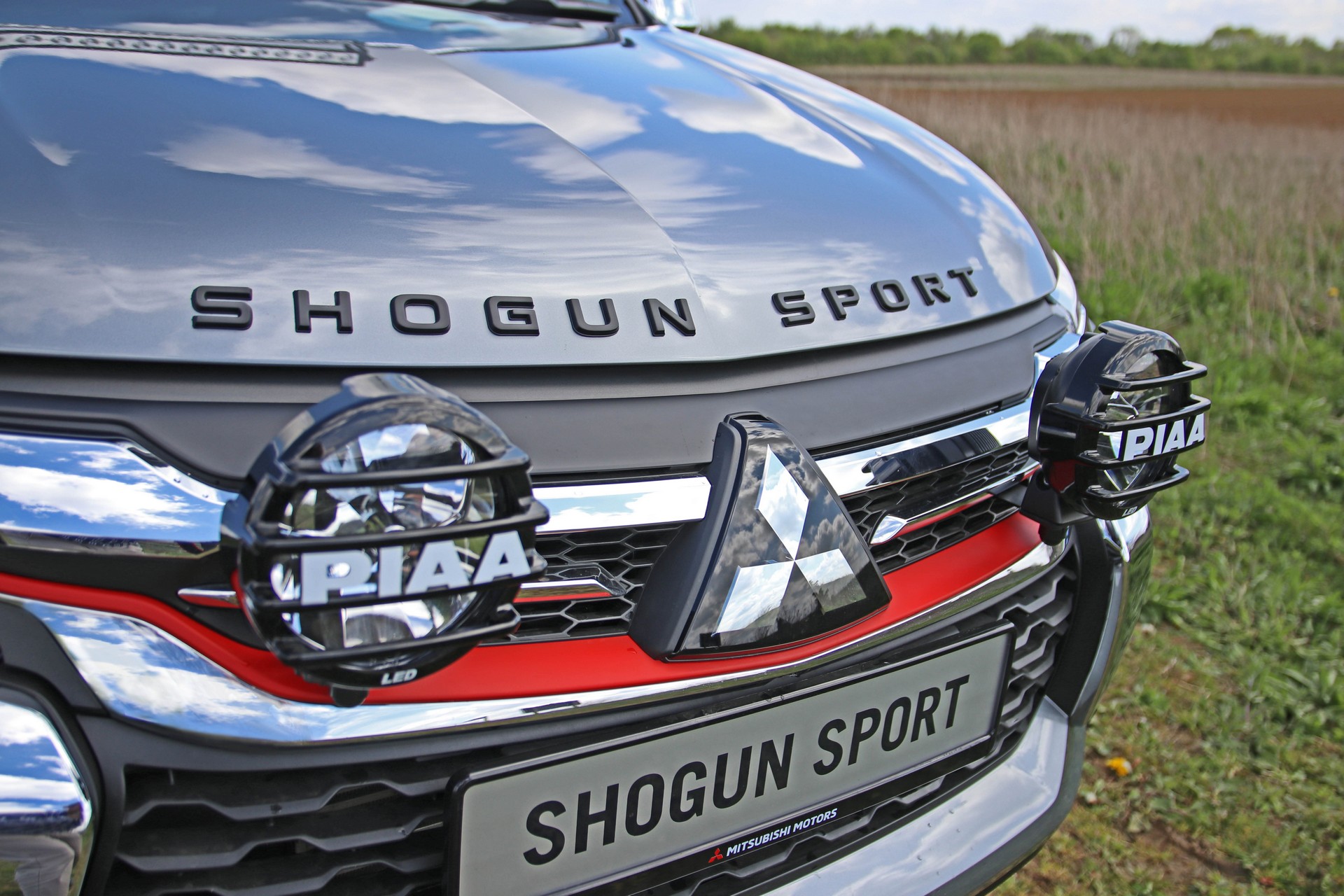 Mitsubishi Outlander Shogun Sport SVP Concept-3 Mitsubishi Shogun Sport SVP Concept Looks Ready To Tackle The Trails