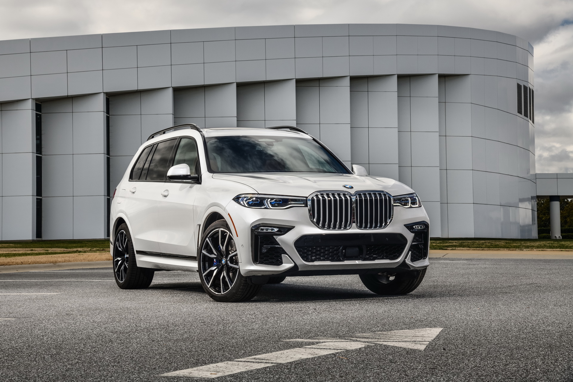 2019-BMW-X7-04 BMW Releases Detailed, 96-Image Gallery Of The New X7
