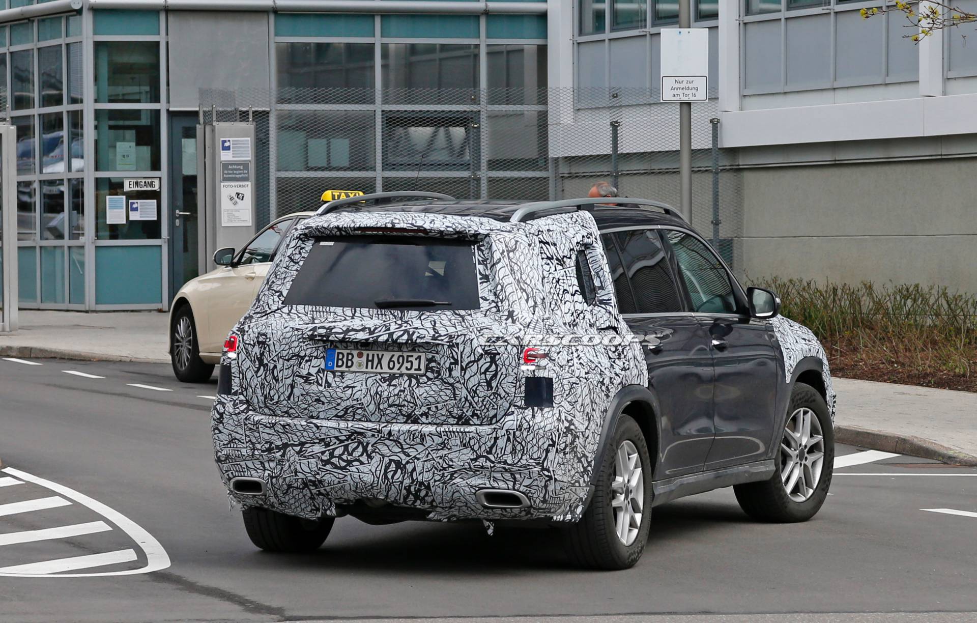 2020 Mercedes-Benz GLS spy shots 9 2020 Mercedes-Benz GLS Confirmed For New York Auto Show Debut Next Week