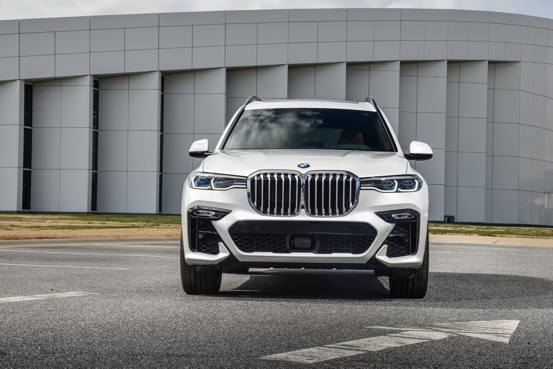 2019-BMW-X7-02 BMW Releases Detailed, 96-Image Gallery Of The New X7