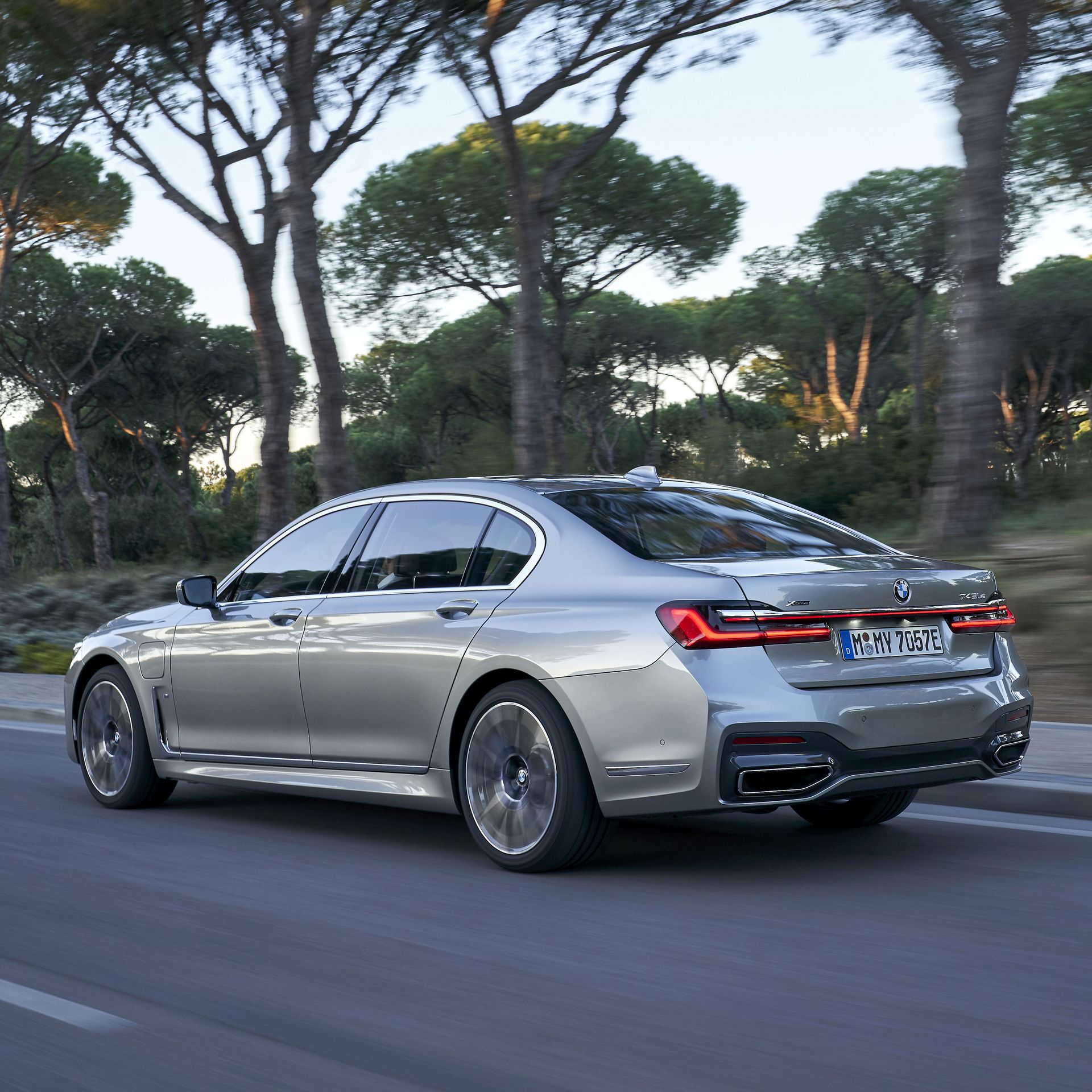 BMW-7-Series-123 BMW Throws 171 Images Of The 7-Series Hoping We’ll Get Used To Its New Face