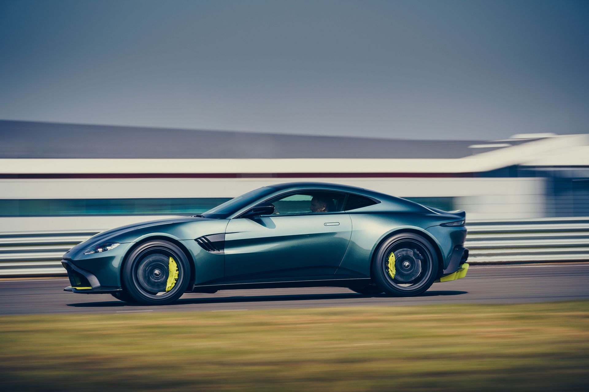 Aston Martin Vantage AMR 2 Aston Martin Vantage AMR Gets 7sp Manual, But Only 200 Will Be Made