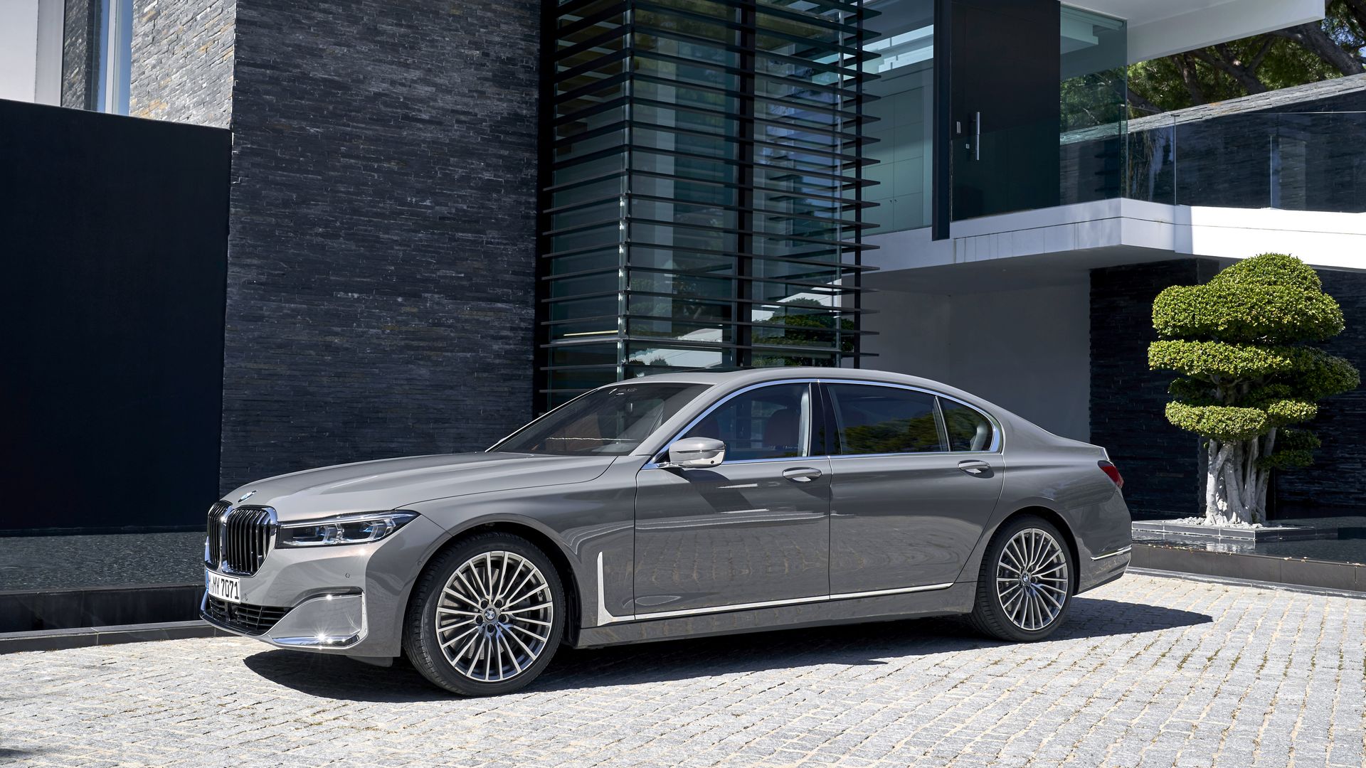 BMW-7-Series-136 BMW Throws 171 Images Of The 7-Series Hoping We’ll Get Used To Its New Face