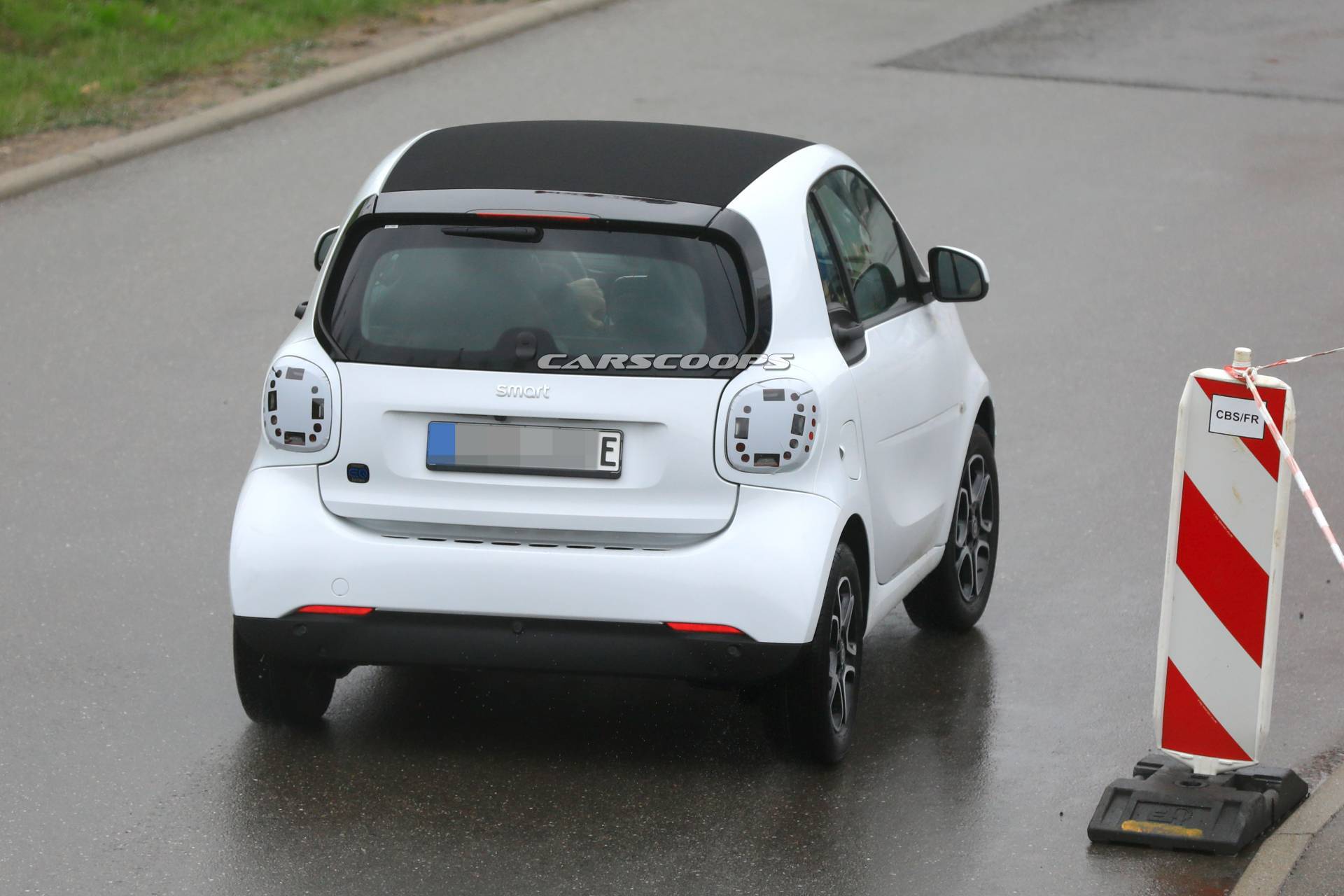 2020 Smart EQ Fortwo facelift spy shots 11 2020 Smart EQ Fortwo Getting A Facelift Before Geely-Engineered Models Arrive