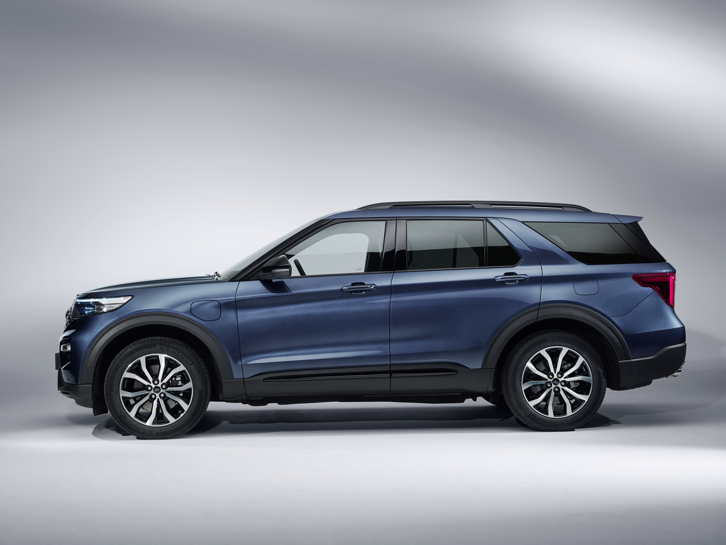 2020 ford explorer phev europe 2 Make Way, New 444hp Ford Explorer Plug-In Hybrid Is Coming To Europe