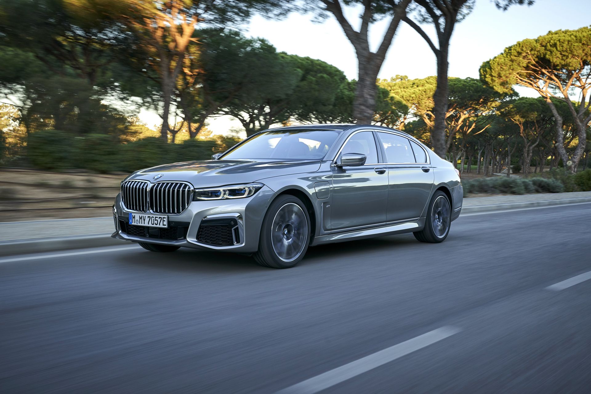 BMW-7-Series-22 BMW Throws 171 Images Of The 7-Series Hoping We’ll Get Used To Its New Face