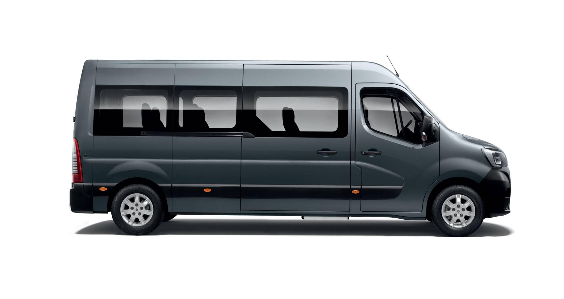 2019MY Renault Master van facelift 17 Restyled Renault Master And Trafic Get New Faces, Updated Engines And New Tech