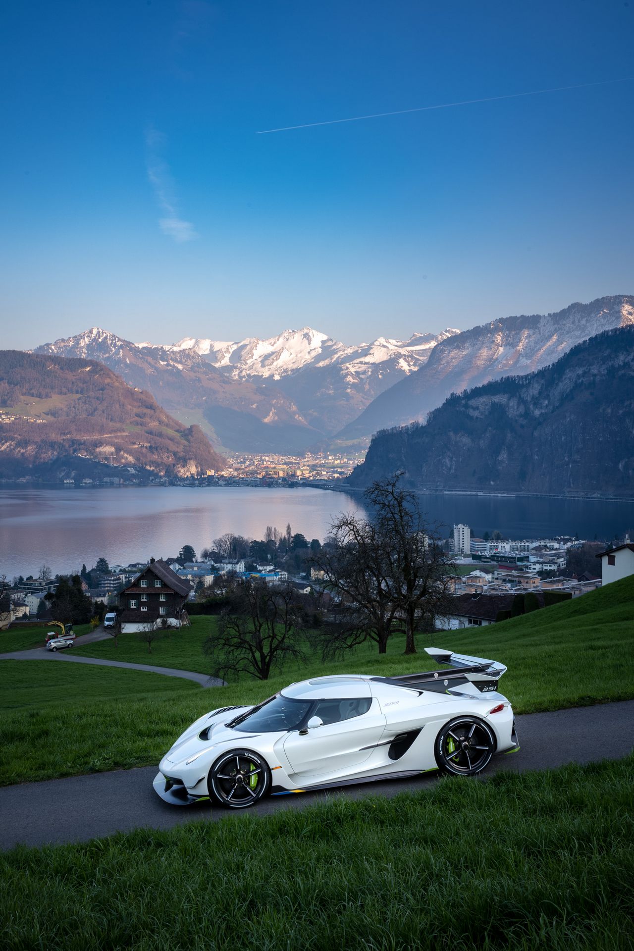 Koenigsegg-Jesko-Switzerland-9 Koenigsegg Jesko Looks Like A Spaceship Posing In Switzerland