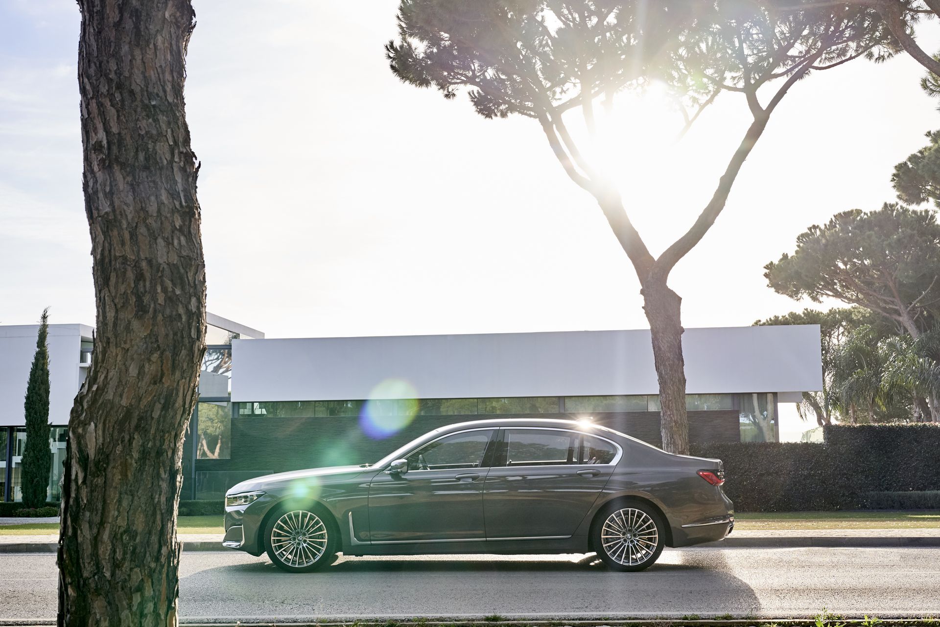 BMW-7-Series-82 BMW Throws 171 Images Of The 7-Series Hoping We’ll Get Used To Its New Face