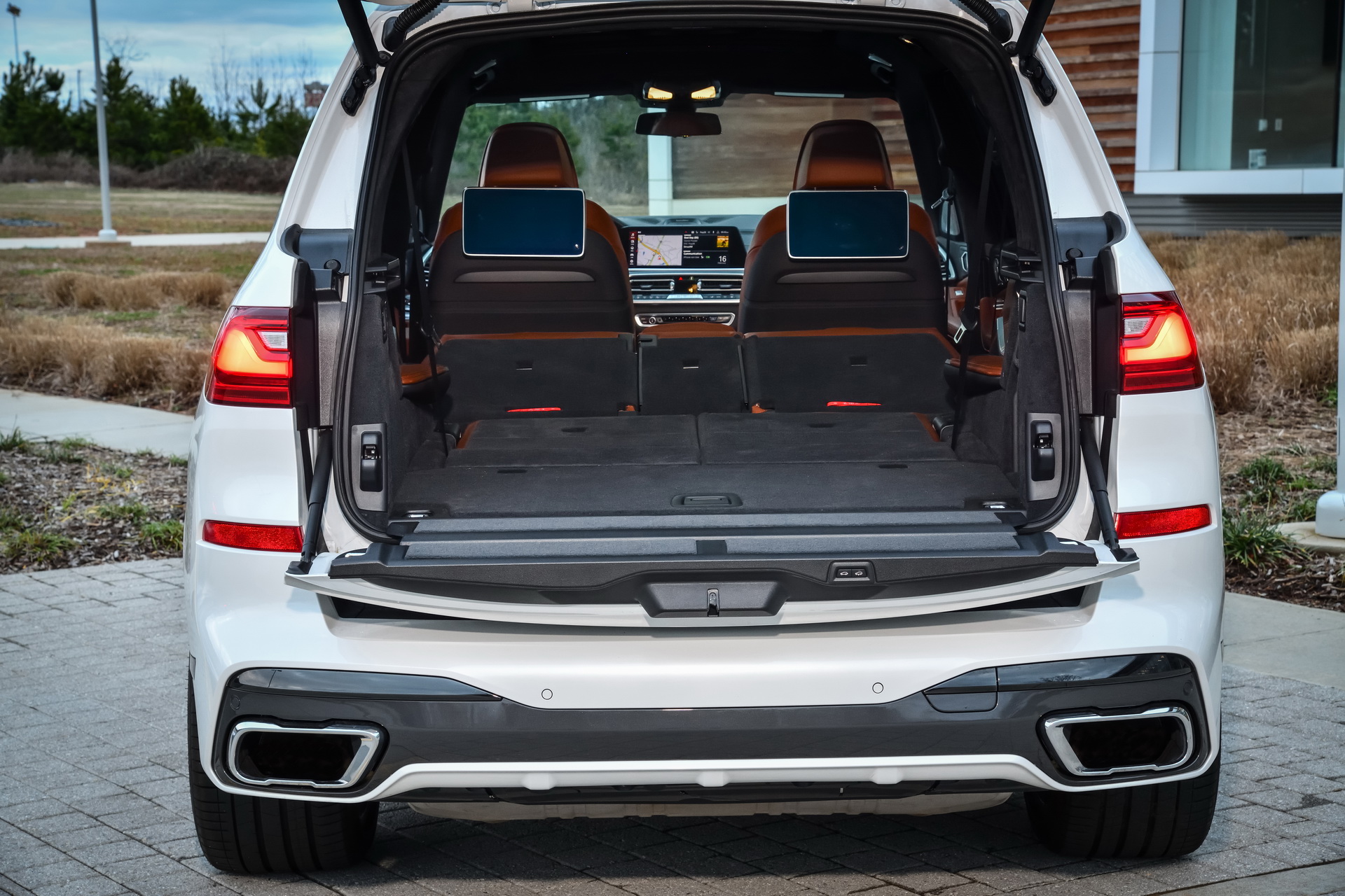 2019-BMW-X7-32 BMW Releases Detailed, 96-Image Gallery Of The New X7