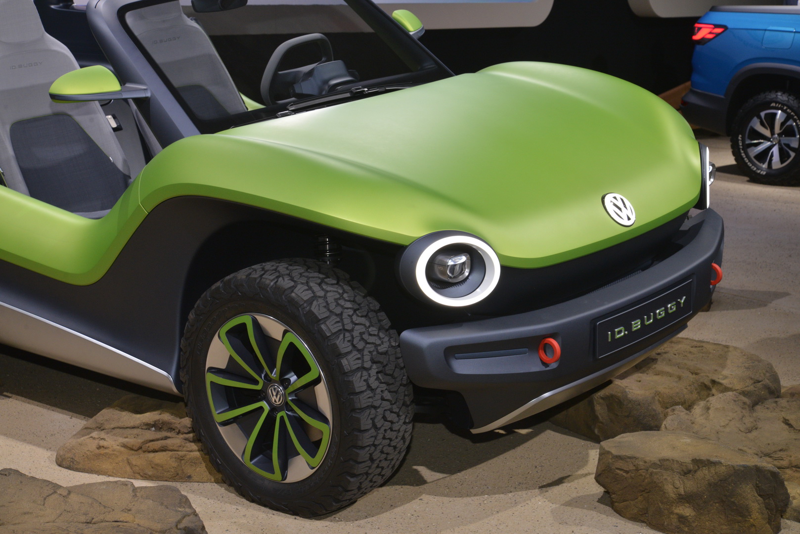 2019 vw id buggy concept 7 VW’s Dune Buggy Concept Keeps Nostalgia Alive In The Dawn Of Electric Power