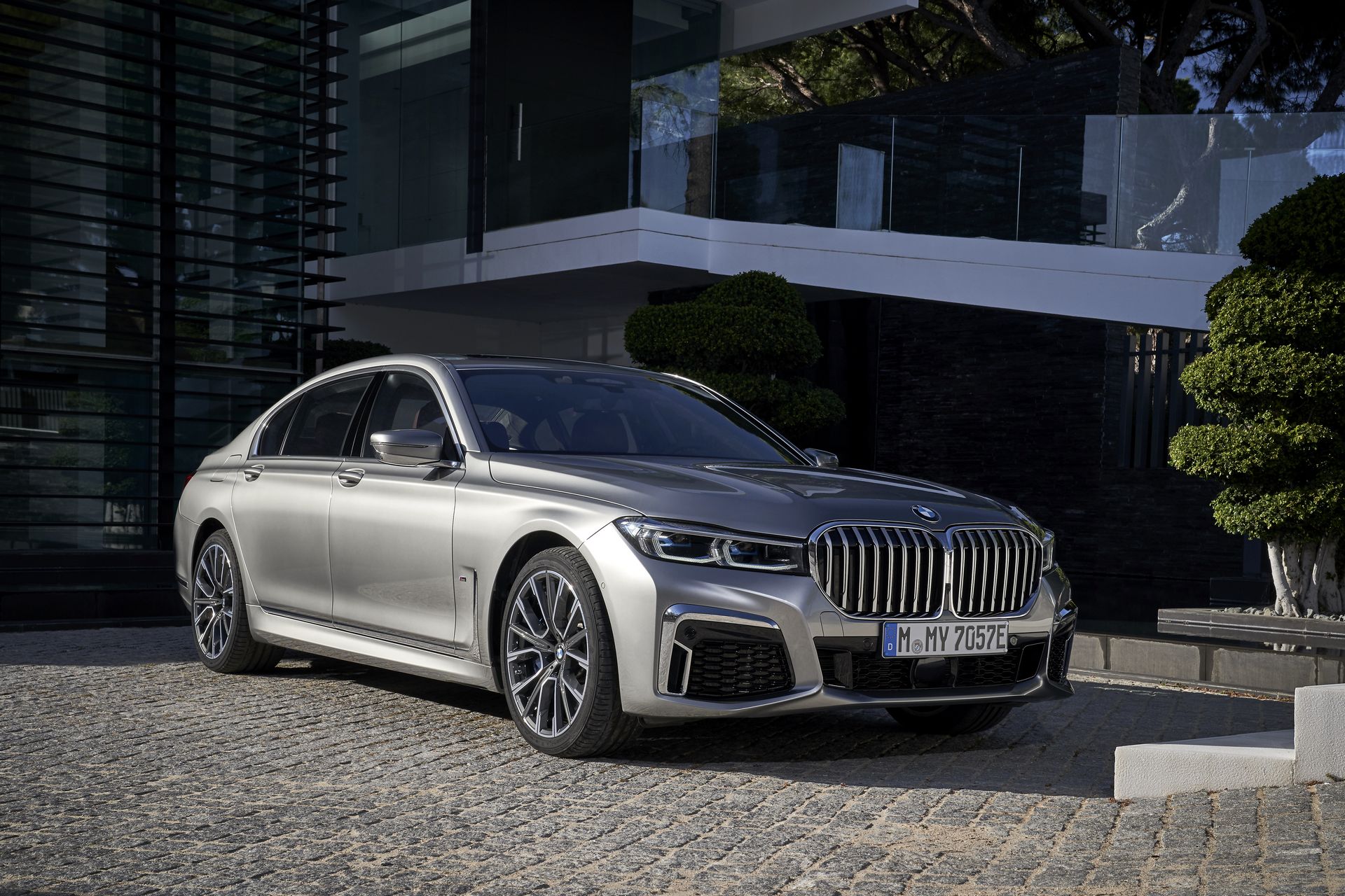BMW-7-Series-2 BMW Throws 171 Images Of The 7-Series Hoping We’ll Get Used To Its New Face