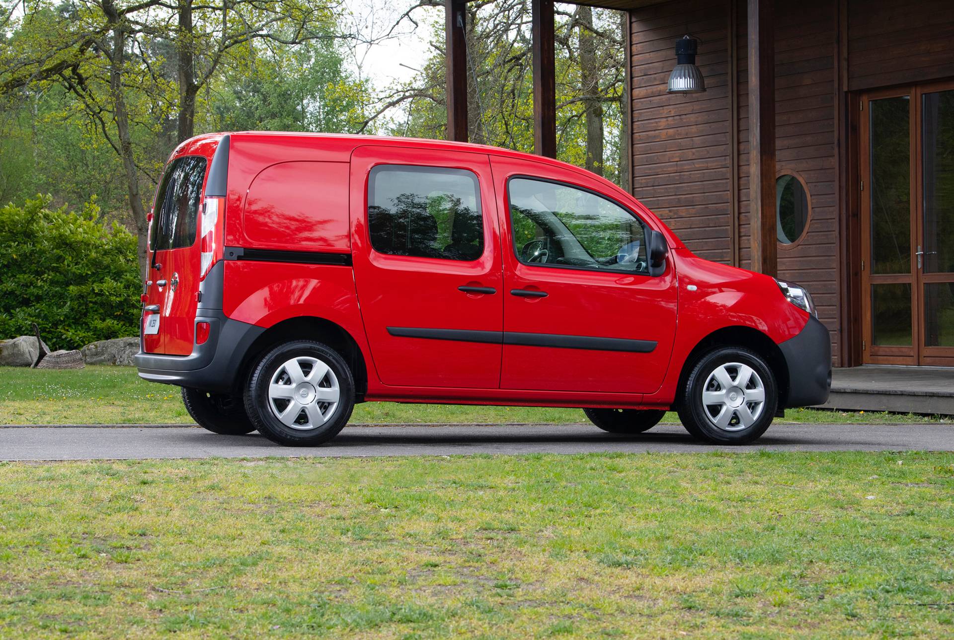Nissan NV250 L1 Van 8 Badge-Engineered Nissan NV250 Compact Van Debuts In Europe