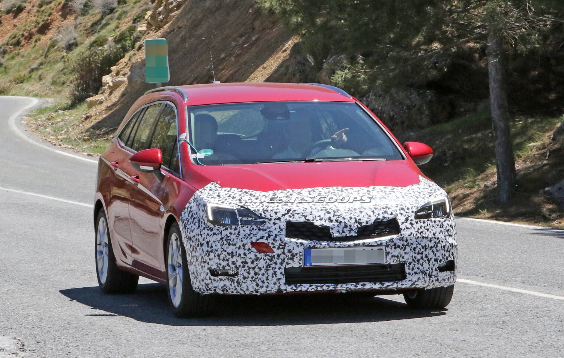 Opel Astra Sports Tourer facelift 51 Facelifted Opel Astra Sports Tourer Makes A Predictable First Appearance