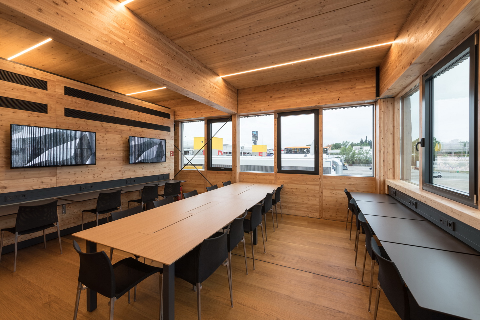 red bull toro rosso energy station 6 Red Bull And Toro Rosso’s New Home Away From Home Takes 32 Hours To Build