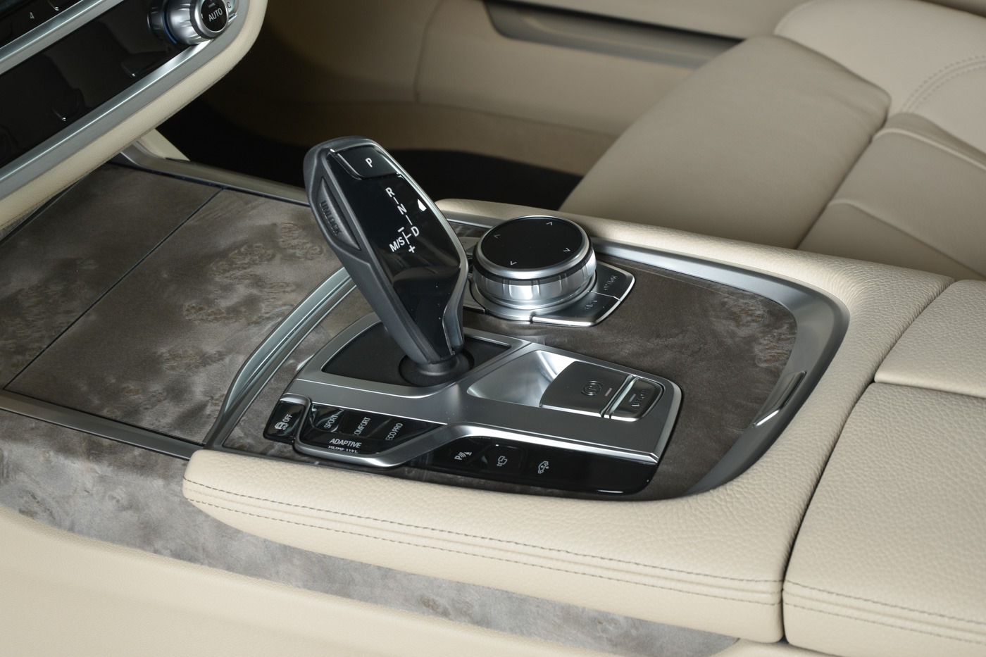 2020 bmw 730li facelift abu dhabi 8 This 2020 BMW 730Li LCI’s Massive Nostrils Mask A Small 2.0L Four-Cylinder