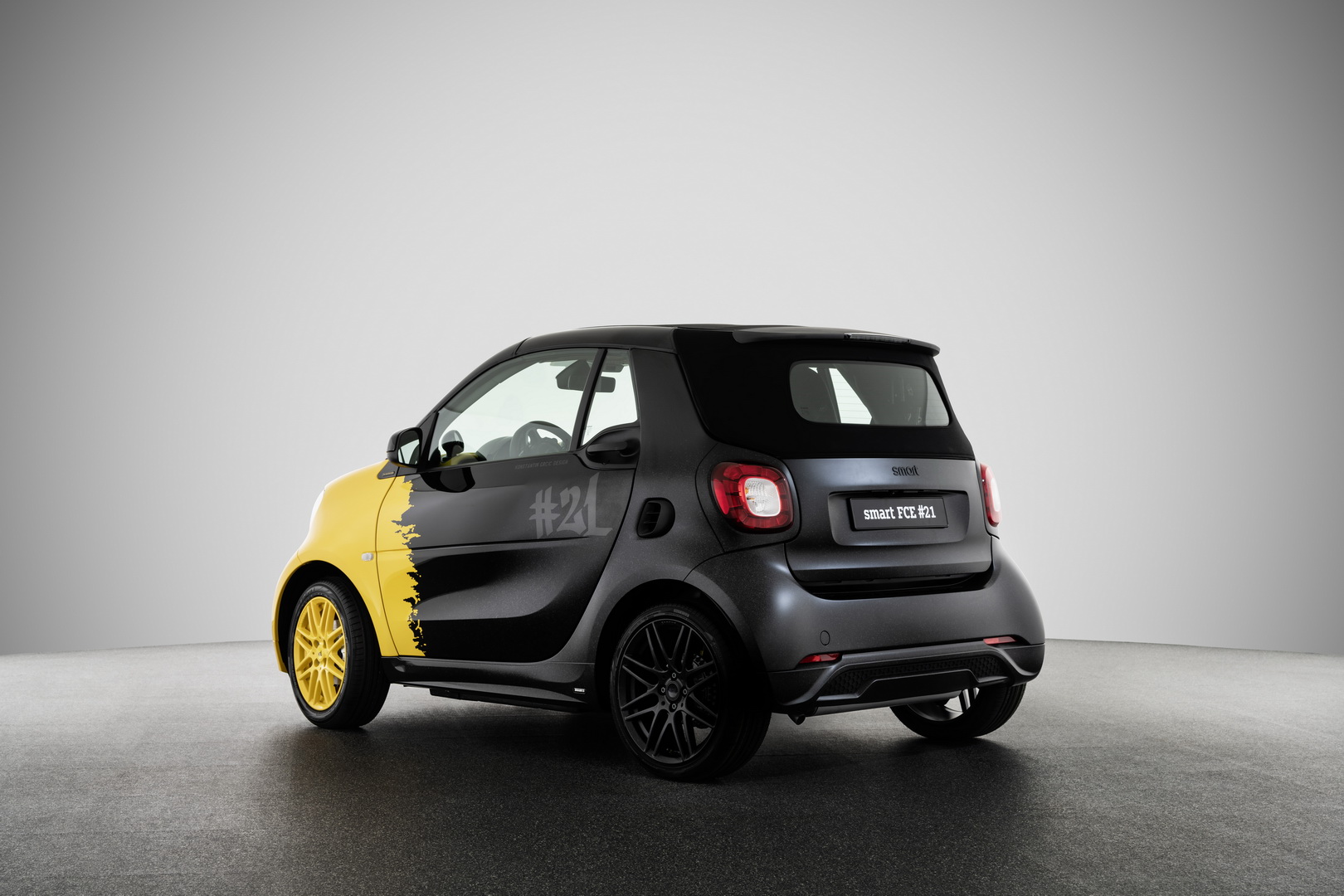 2019 smart fortwo final collectors edition konstantin grcic 3 Smart ForTwo ‘21’ Final Collector’s Edition Is A Last Hurrah To The ICE-Powered City Car