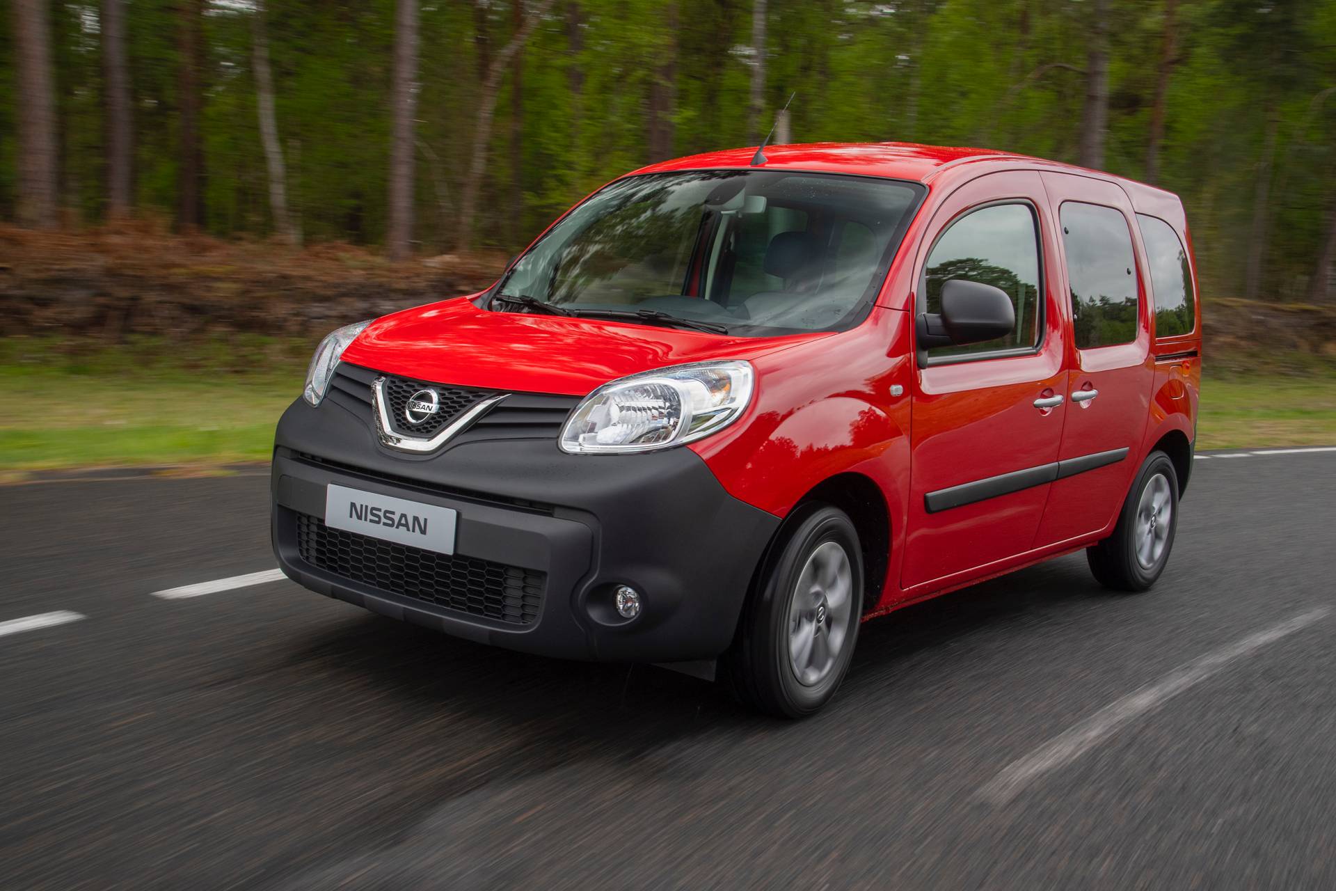 Nissan NV250 M1 Passenger Van 20 Badge-Engineered Nissan NV250 Compact Van Debuts In Europe