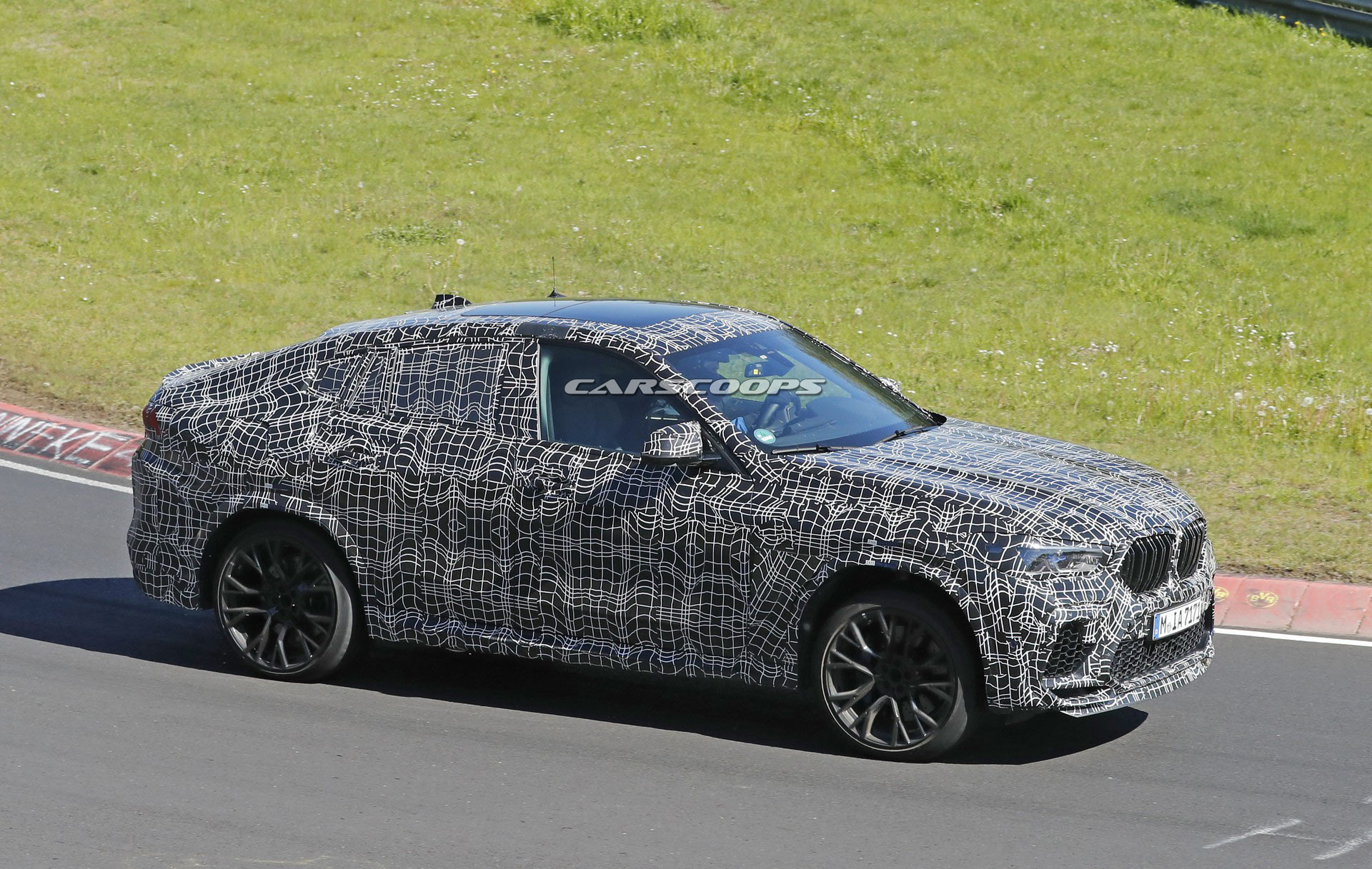 2020-BMW-X6-M-4 2020 BMW X6 M Hides 592 HP Behind Its Huge Nostrils