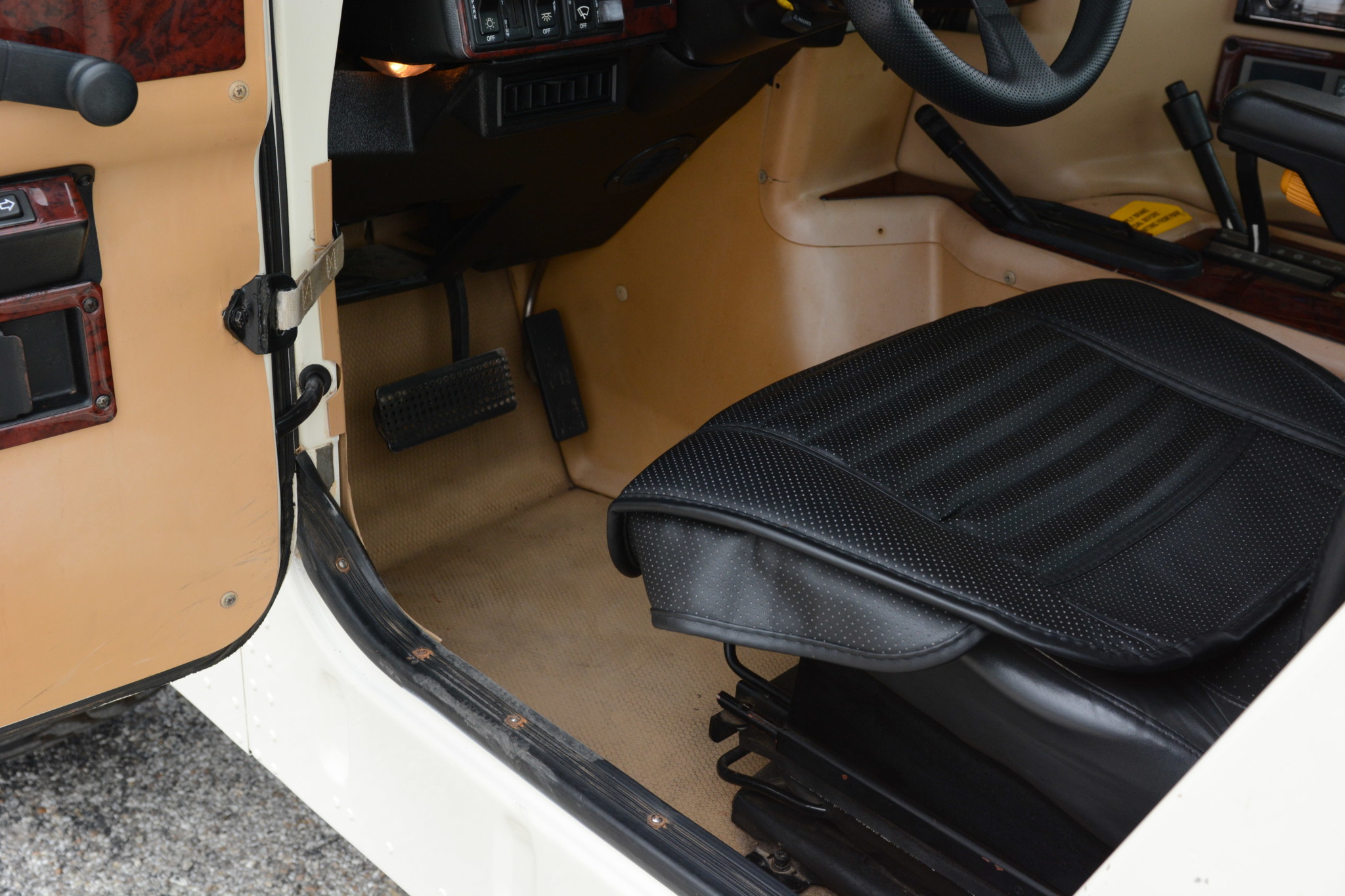 Hummer H1 24 For $40k, Would You Pick This Hummer H1 Pickup Or A Jeep Gladiator?