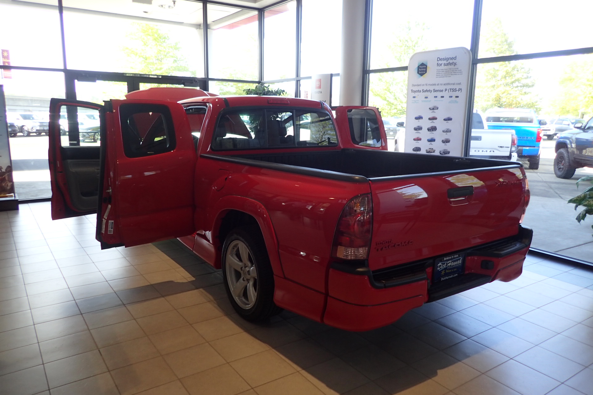 2007 toyota tacoma xrunner auction 16 2007 Toyota Tacoma X-Runner Is A Fun Little Pickup From The Past