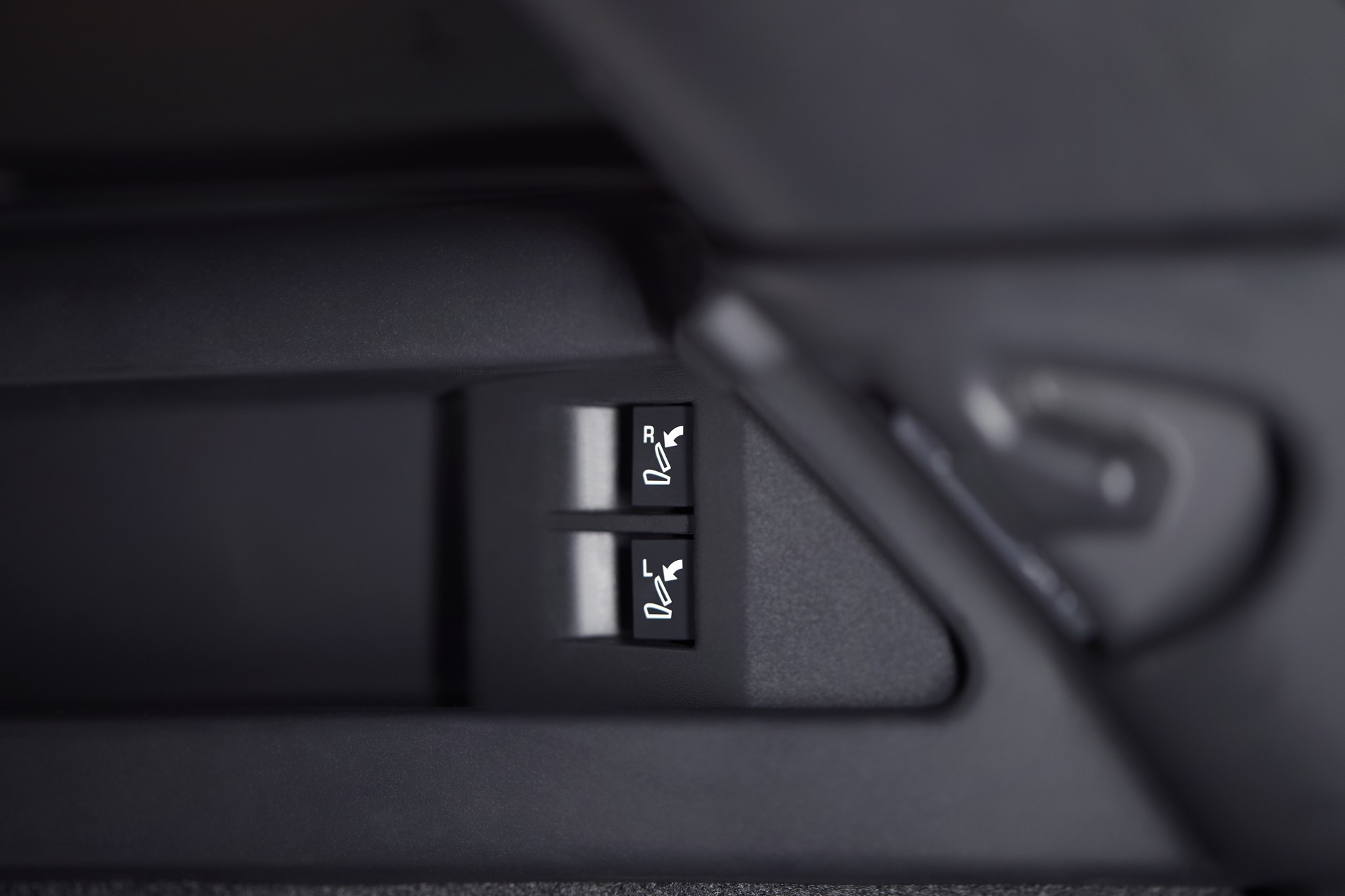 2020 Land Rover Discovery Sport Facelift Debuts With New Styling And Mild-Hybrid Powertrain