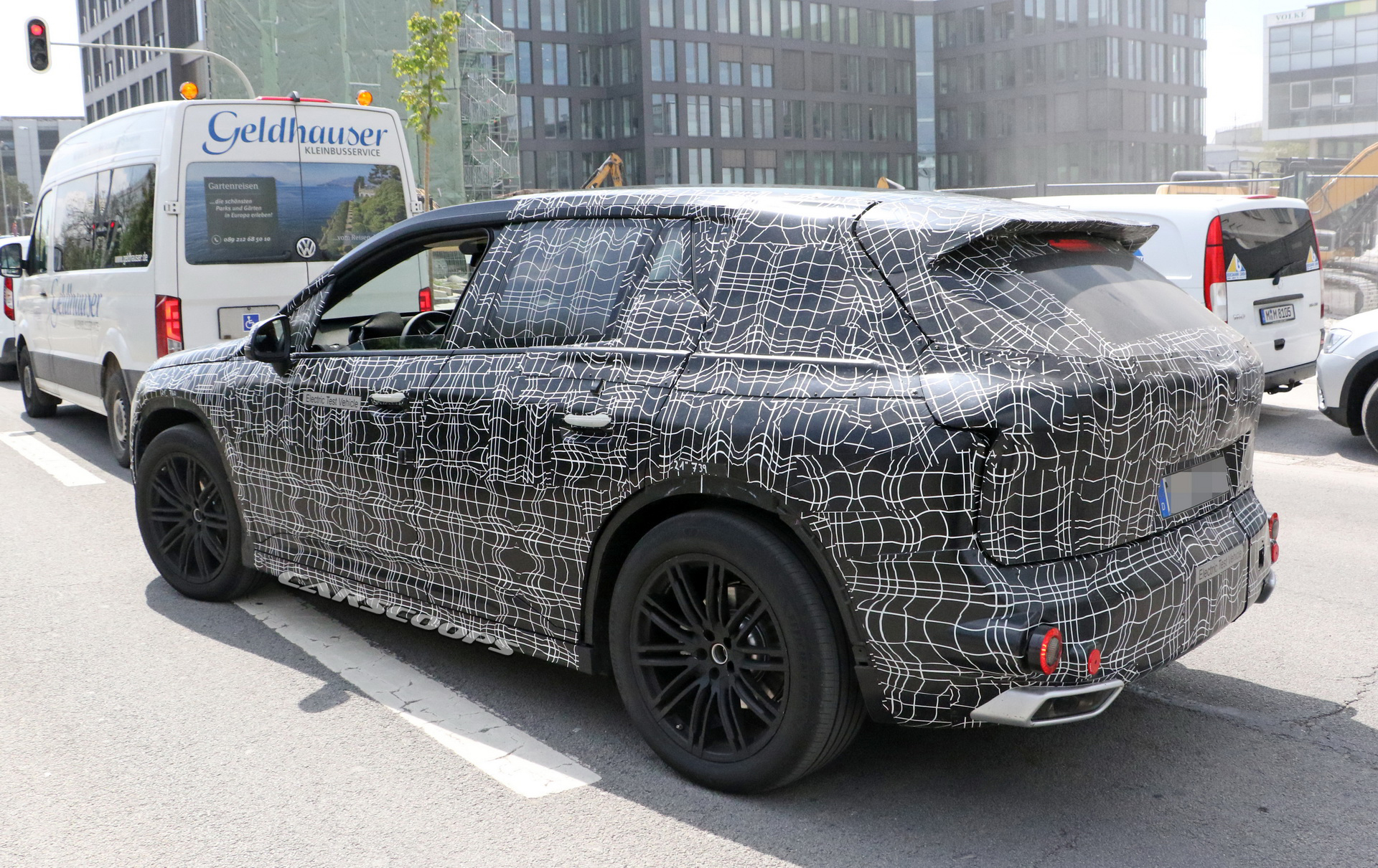 BMW-iNext-09 2021 BMW iNext Electric SUV Shows Off Unique Interior Layout