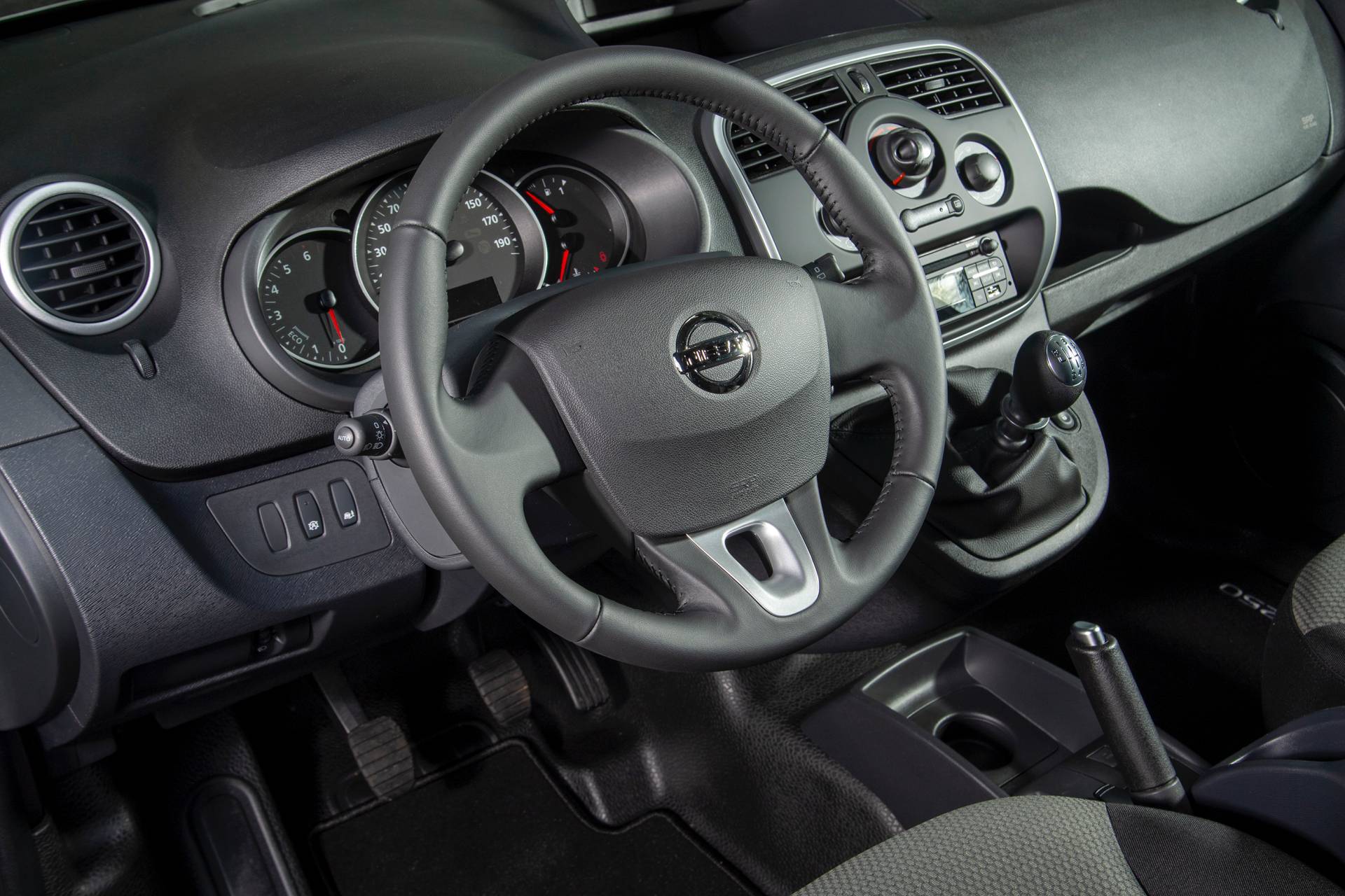 Nissan NV250 L2 Van 1 Badge-Engineered Nissan NV250 Compact Van Debuts In Europe