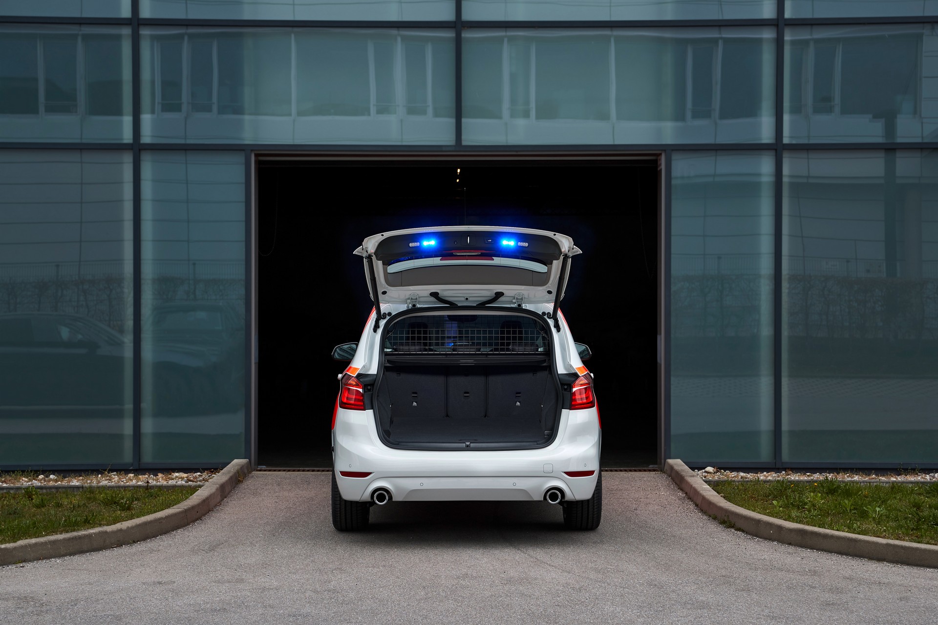 BMW RETTmobil 2019-47 Stealthy BMW 3-Series Police Car Headlines Company’s RETTmobil Lineup