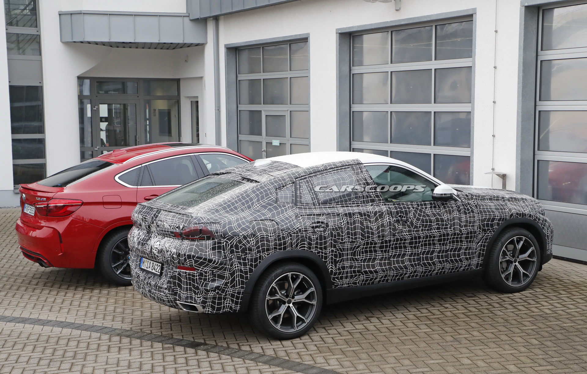 2020 bmw x6 spied with current model 1 2020 BMW X6 Poses Next To 2019 X6 M For Good Measure