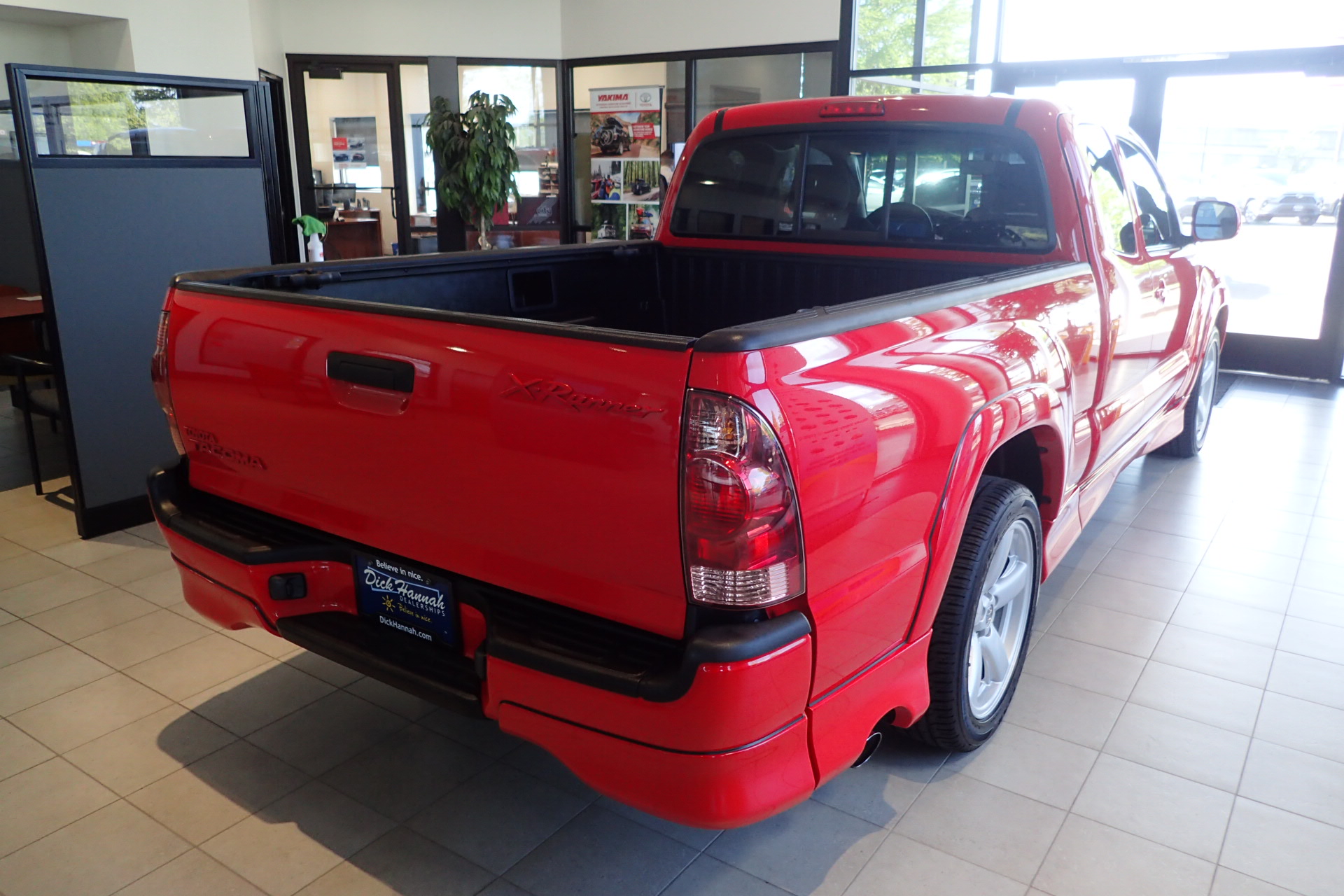 2007 toyota tacoma xrunner auction 7 2007 Toyota Tacoma X-Runner Is A Fun Little Pickup From The Past