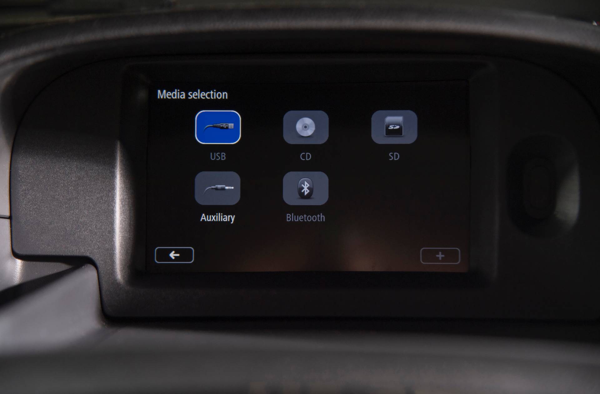 Nissan NV250 M1 Passenger Van 7 Badge-Engineered Nissan NV250 Compact Van Debuts In Europe