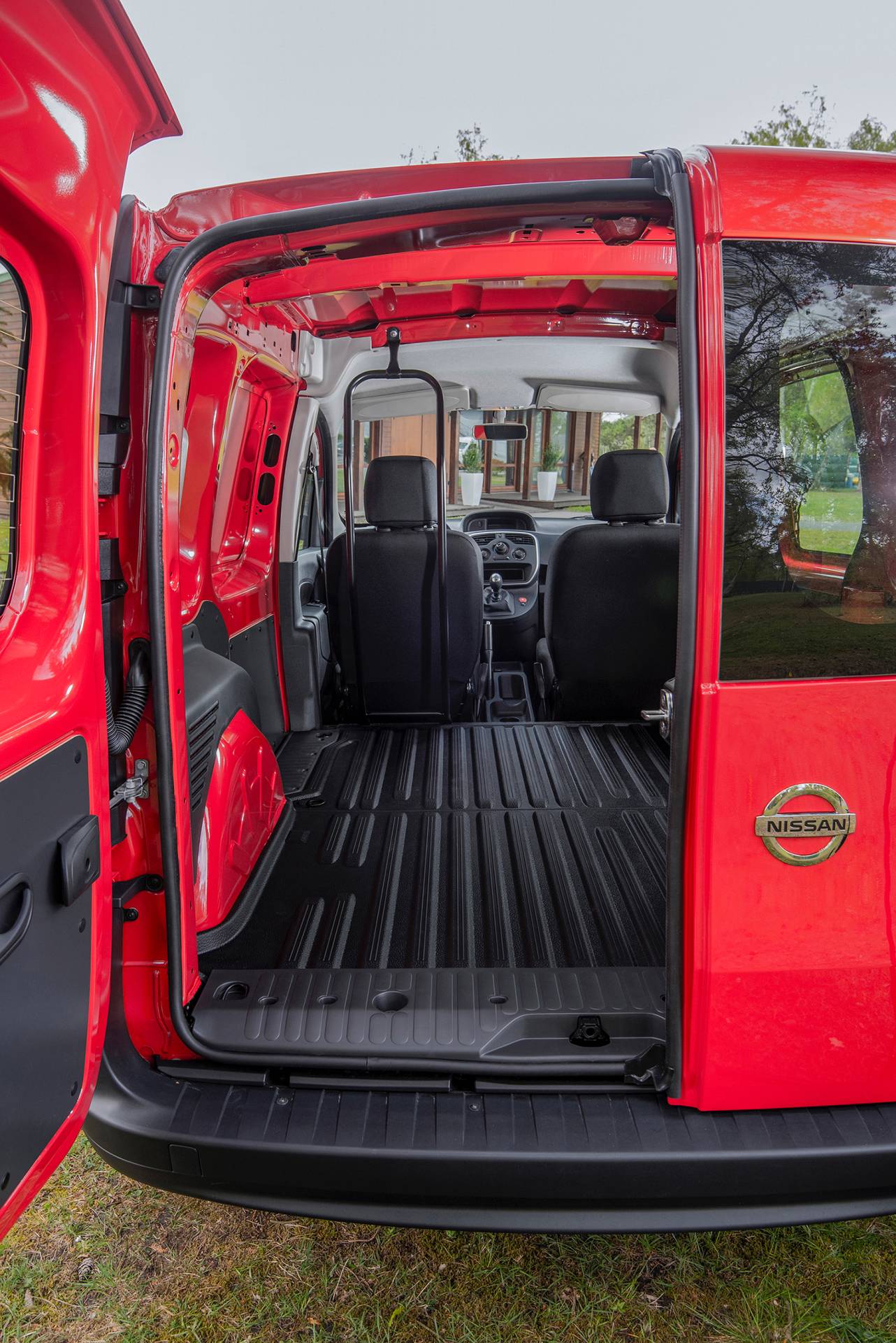 Nissan NV250 L1 Van 31 Badge-Engineered Nissan NV250 Compact Van Debuts In Europe