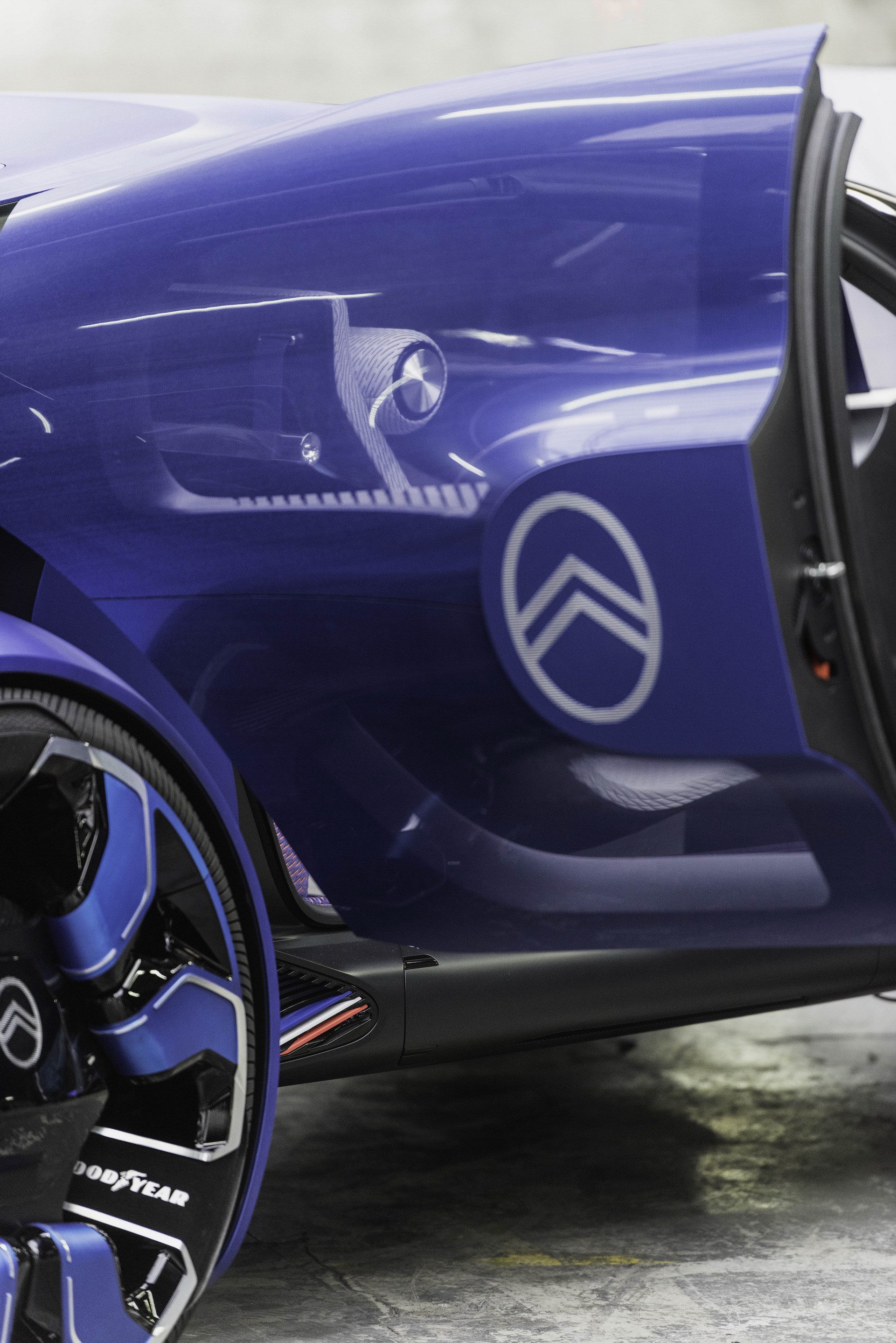 Citroen 19_19 CONCEPT 26 Citroen’s New Electric 19_19 Concept Has A 500 Mile Range And 30-inch Rims