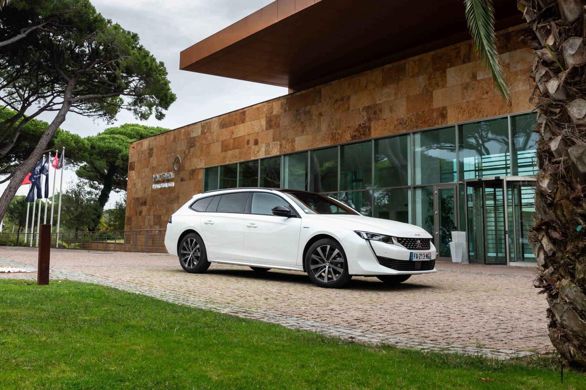 Is The New 2019 Peugeot 508 SW Cooler Than A Crossover?