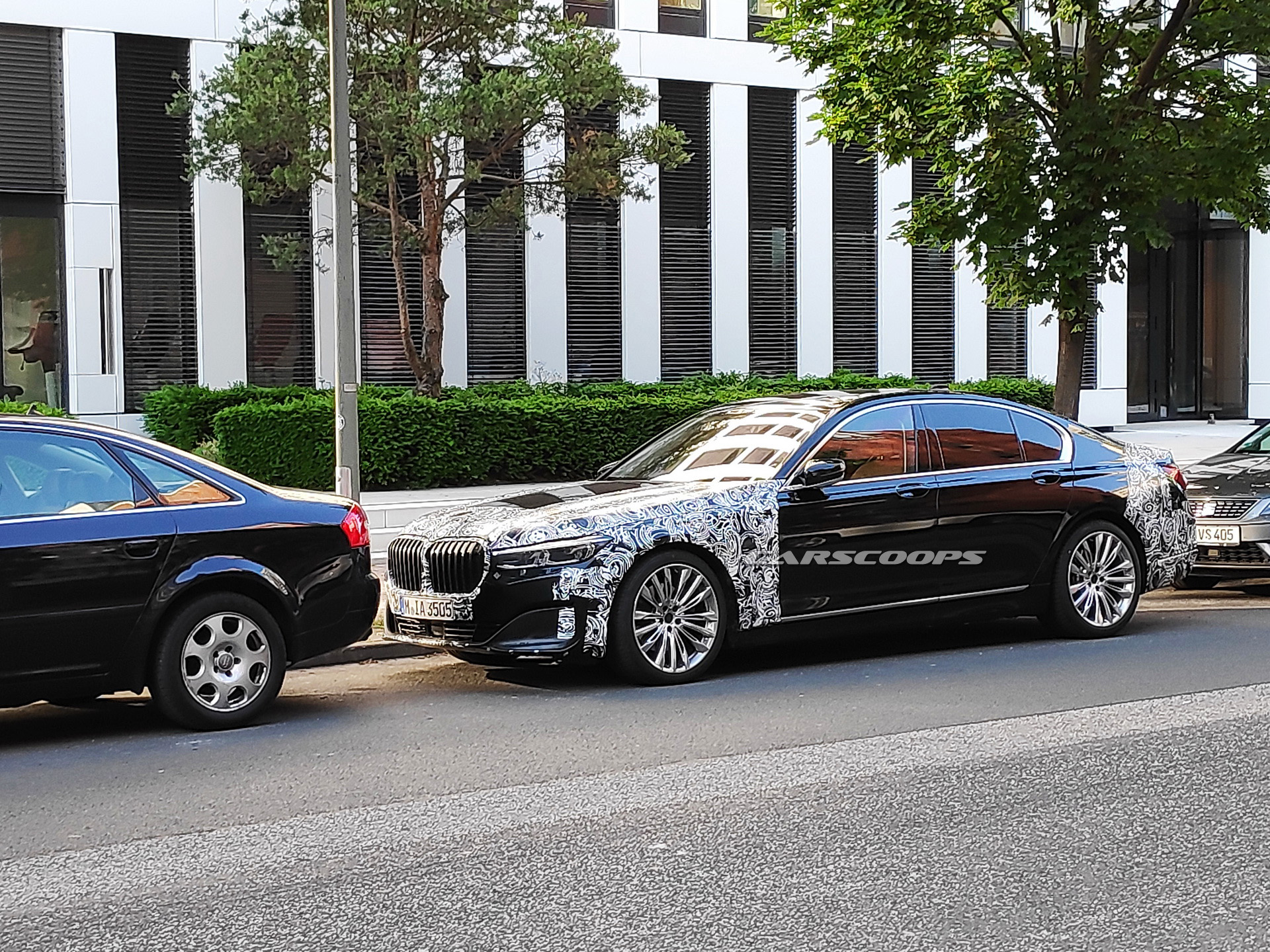What’s BMW Doing With This Partially Camouflaged 7-Series?