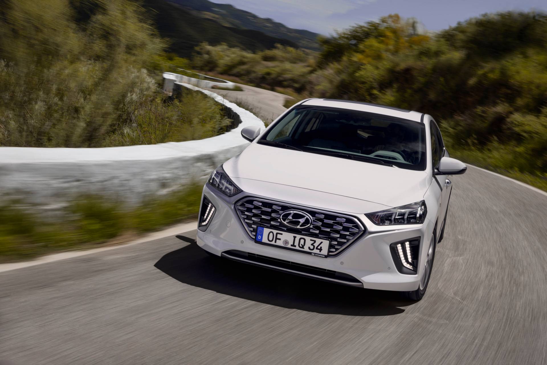 2020 Hyundai Ioniq Hybrid 11 2020 Hyundai Ioniq Family Gains Design And Tech Updates, Bigger Battery For EV
